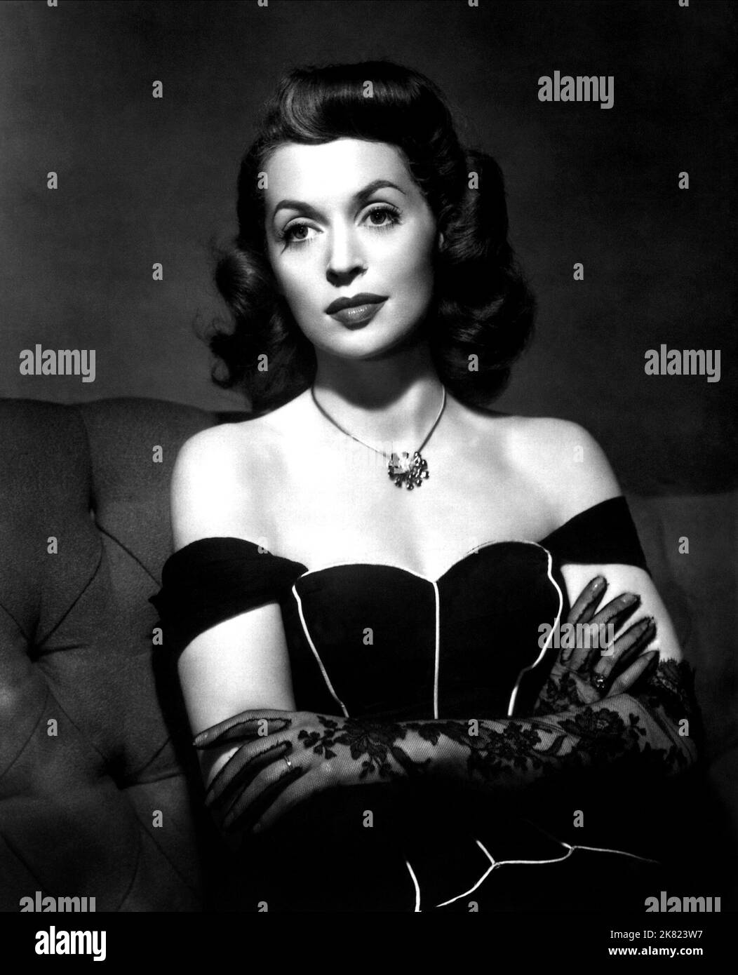 Lilli Palmer Film Body and Soul (1946) personaggi: PEG Born regista: Robert Rossen 22 agosto 1947 **ATTENZIONE** questa fotografia è solo per uso editoriale ed è copyright di ARTISTI UNITI e/o del fotografo assegnato dalla Film o Production Company e può essere riprodotta solo da pubblicazioni in concomitanza con la promozione del suddetto Film. È richiesto un credito obbligatorio per GLI ARTISTI UNITI. Il fotografo deve essere accreditato anche se conosciuto. Nessun uso commerciale può essere concesso senza l'autorizzazione scritta di The Film Company. Foto Stock