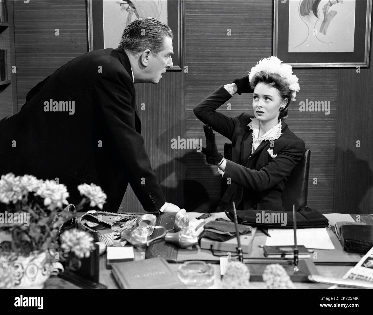 Edward Everett Horton & donna Reed Film Faithful in My Fashion (1946) Characters: Hiram Dilworthy, Jean 'Chunky' Kendrick regista: Sidney Salkow 22 agosto 1946 **WARNING** questa fotografia è solo per uso editoriale ed è copyright della MGM e/o del fotografo assegnato dalla Film or Production Company e può essere riprodotta solo da pubblicazioni in concomitanza con la promozione del suddetto Film. È richiesto un credito obbligatorio a MGM. Il fotografo deve essere accreditato anche se conosciuto. Nessun uso commerciale può essere concesso senza l'autorizzazione scritta di The Film Company. Foto Stock