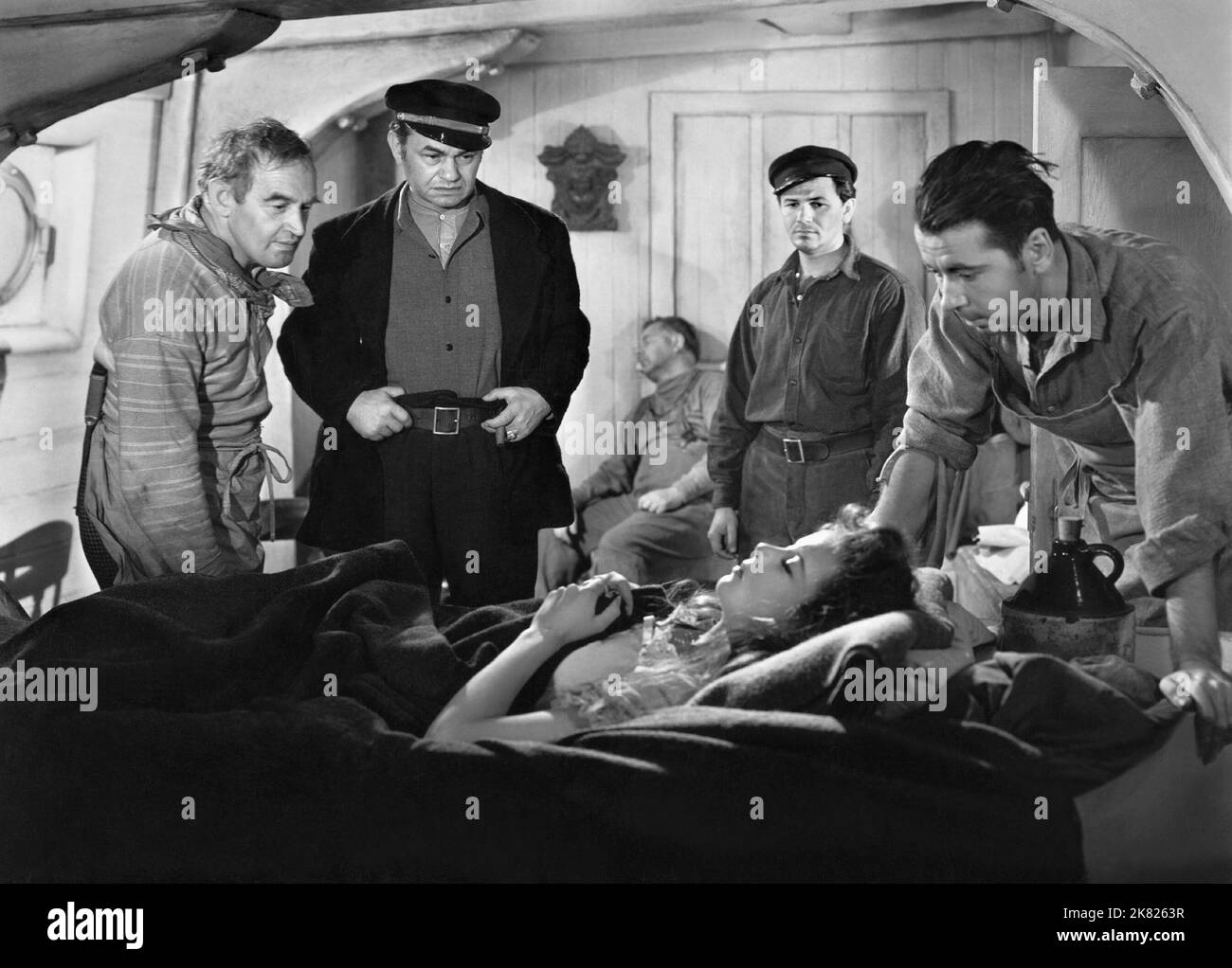 Barry Fitzgerald, Edward G. Robinson, John Garfield, Ida Lupino & Alexander Knox Film: The Sea Wolf (USA 1941) personaggi: Coopy, 'Wolf' Larsen, George Leach, Ruth Webster & Humphrey Van Weyden regista: Michael Curtiz 21 marzo 1941 **AVVERTENZA** questa fotografia è solo per uso editoriale ed è copyright di WARNER BROS e/o del fotografo assegnato dalla Film o dalla Production Company e può essere riprodotta solo da pubblicazioni in concomitanza con la promozione del film di cui sopra. È richiesto un credito obbligatorio a WARNER BROS. Il fotografo deve essere accreditato anche quando è noto. Nessun commerci Foto Stock