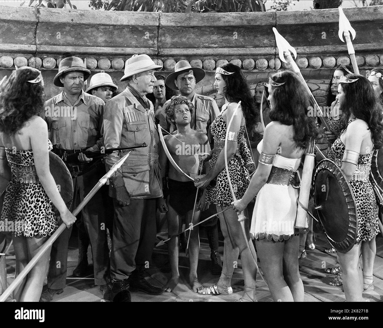 Henry Stephenson, Johnny Sheffield Film Tarzan and the Amazons (USA 1945) personaggi: Sir Guy Henderson, The Archeologist, Boy Director: Kurt Neumann 29 aprile 1945 **WARNING** questa fotografia è ad uso esclusivamente editoriale ed è copyright di RKO e/o The Photographer assegnato dalla Film or Production Company e può essere riprodotta solo da pubblicazioni in concomitanza con la promozione del suddetto Film. È richiesto un credito obbligatorio a RKO. Il fotografo deve essere accreditato anche se conosciuto. Nessun uso commerciale può essere concesso senza l'autorizzazione scritta di The Film Company. Foto Stock
