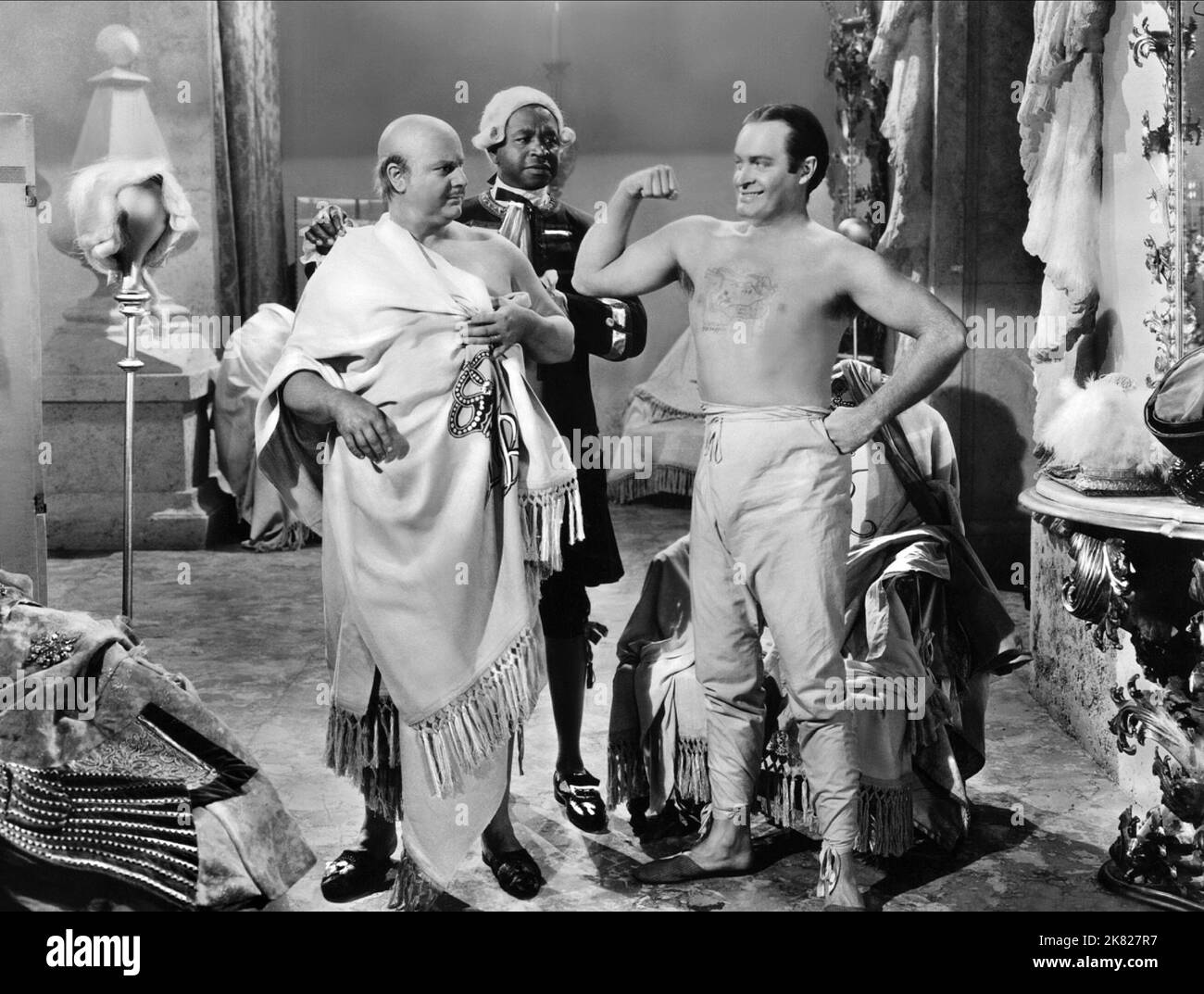 Walter Slezak & Bob Hope Film: La principessa e il pirata (1944) personaggi: La Roche, Sylvester il grande regista: David Butler 17 novembre 1944 **AVVERTENZA** questa fotografia è solo per uso editoriale ed è copyright della SAMUEL GOLDWYN CPMPANY e/o del fotografo assegnato dalla Film o dalla Production Company e può essere riprodotta solo da pubblicazioni in concomitanza con la promozione del film di cui sopra. È richiesto un credito obbligatorio al CPMPANY DI SAMUEL GOLDWYN. Il fotografo deve essere accreditato anche quando è noto. Nessun uso commerciale può essere concesso senza l'autorizzazione scritta dalla Th Foto Stock