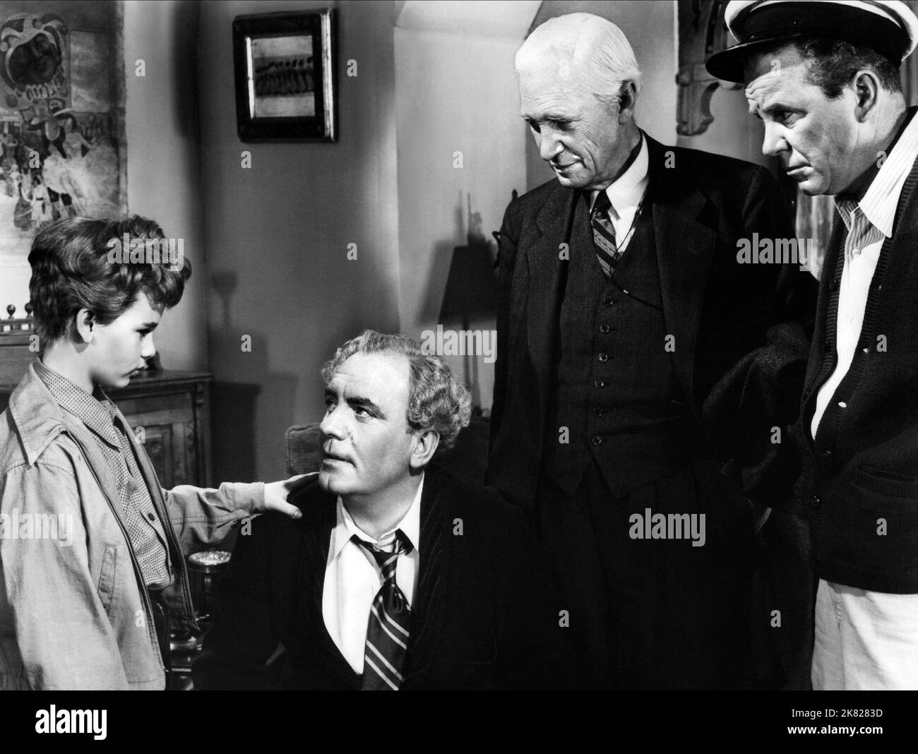 Dean Stockwell, Pat o'Brien & Samuel S. Hinds Film The Boy with Green Hair (1949) personaggi: Peter Fry, Gramp Fry, Dr. Knudson regista: Joseph Losey 16 novembre 1948 **WARNING** questa fotografia è solo per uso editoriale ed è copyright di RKO e/o The Photographer assegnato dalla Film or Production Company e può essere riprodotta solo da pubblicazioni in concomitanza con la promozione del suddetto film. È richiesto un credito obbligatorio a RKO. Il fotografo deve essere accreditato anche se conosciuto. Nessun uso commerciale può essere concesso senza l'autorizzazione scritta di The Film Company. Foto Stock