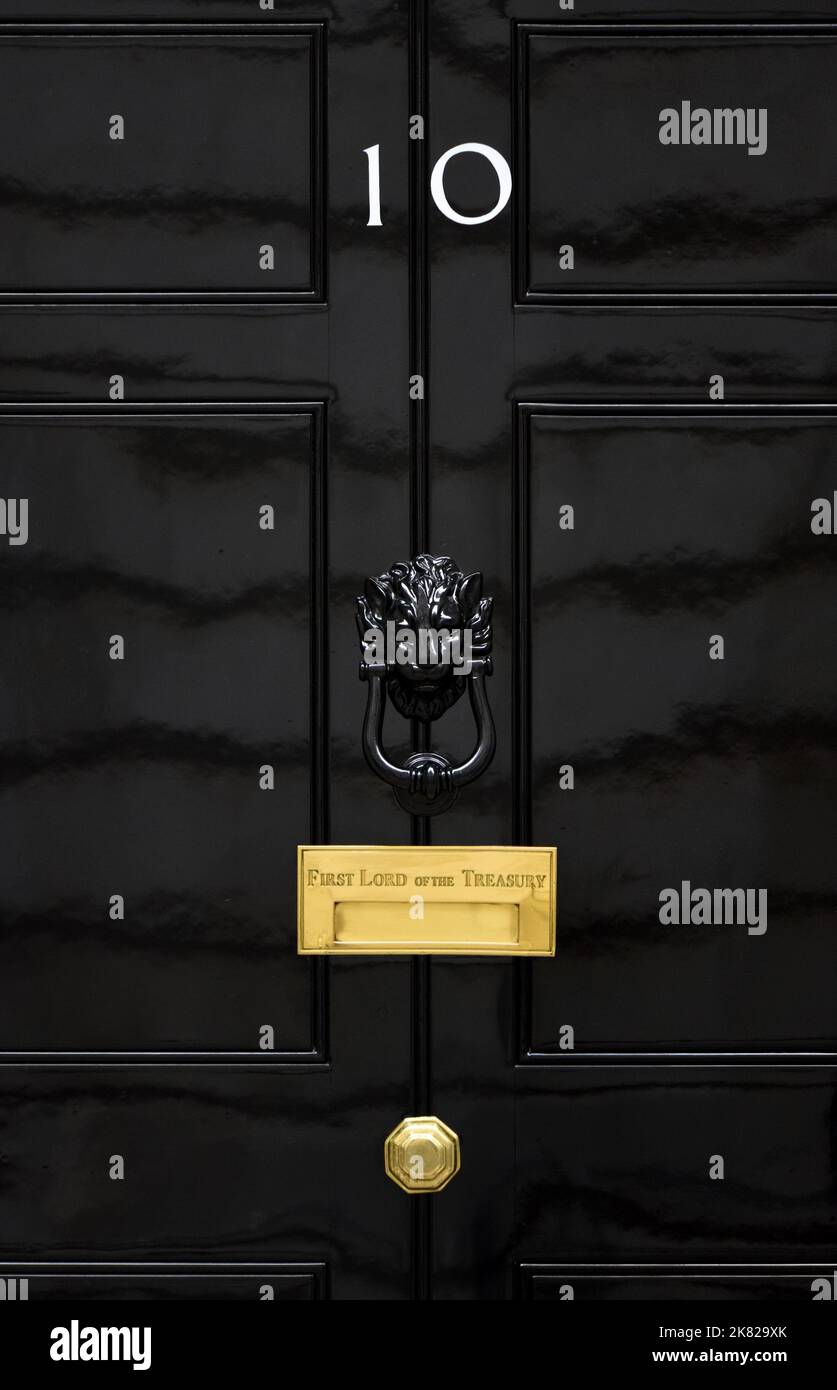 Londra, Inghilterra, Regno Unito. La porta del numero 10 Downing Street Foto Stock