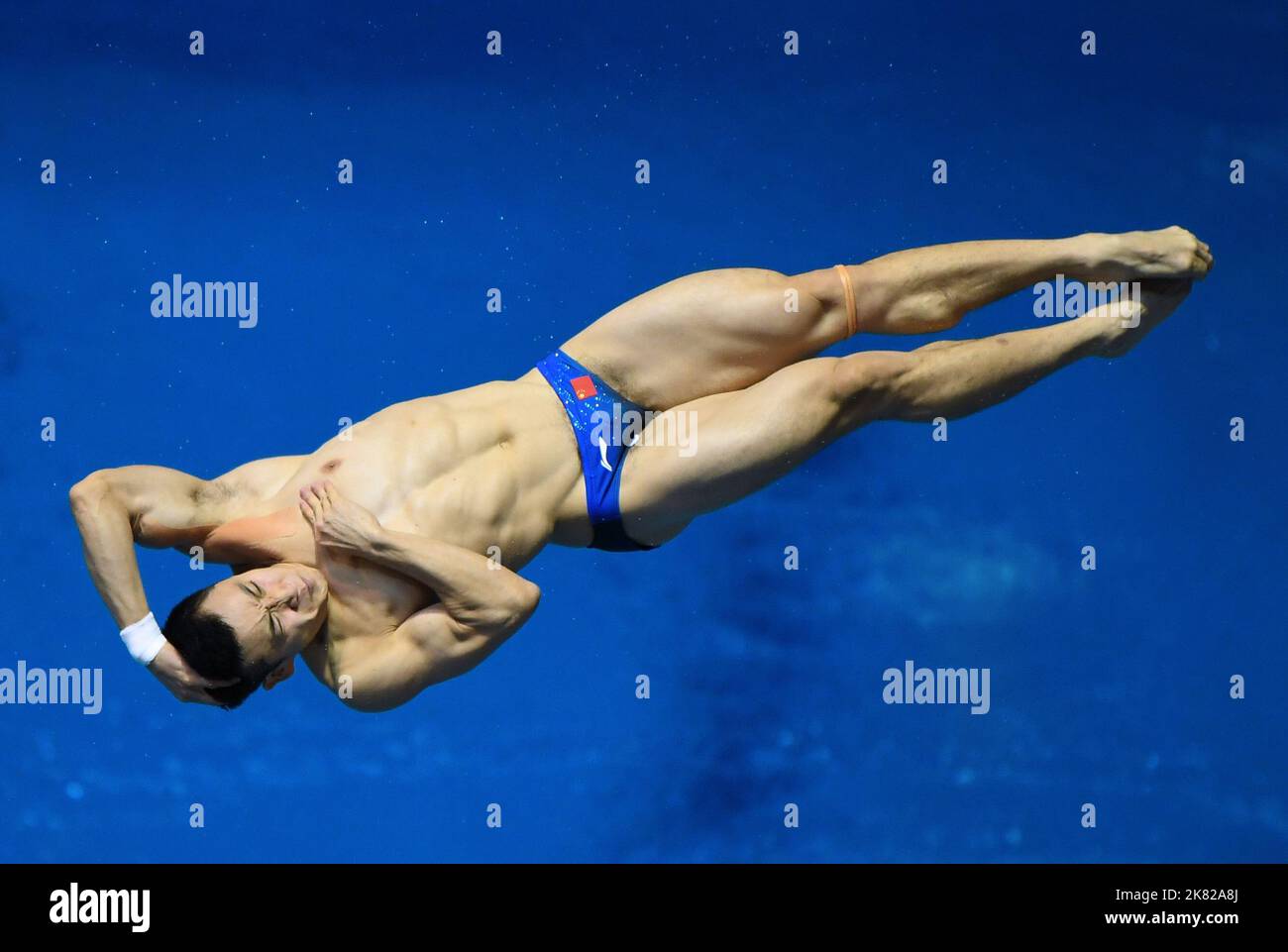 Berlino, Germania. 20th Ott 2022. CaO Yuan di Cina compete durante il preliminare di trampolino di lancio maschile 3m alla FINA Diving World Cup di Berlino, Germania, 20 ottobre 2022. Credit: Ren Pengfei/Xinhua/Alamy Live News Foto Stock