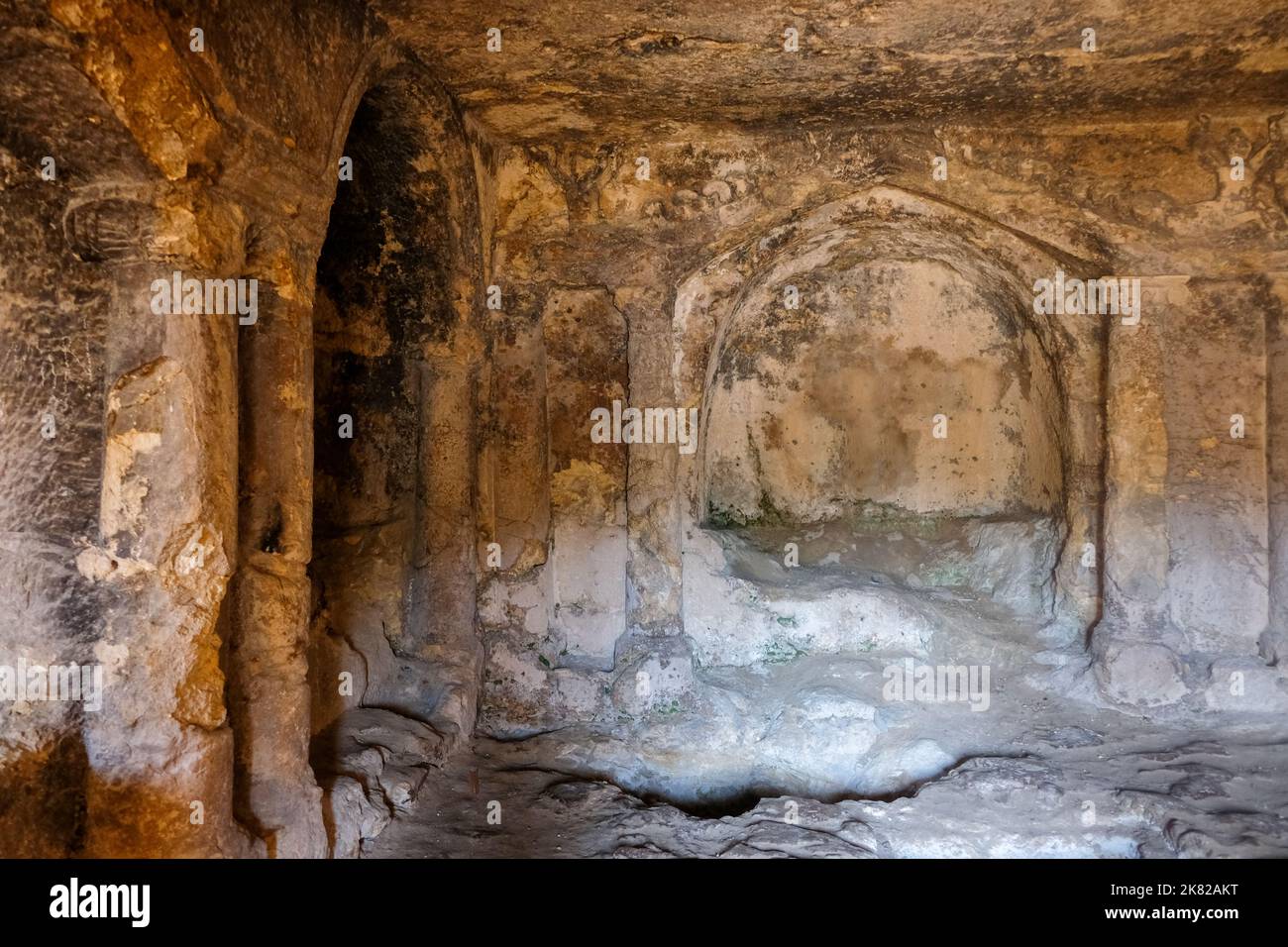 Il sito archeologico della necropoli di Kızılkoyun si trova ai margini delle antiche mura della città di Şanlıurfa, Turchia. Foto Stock