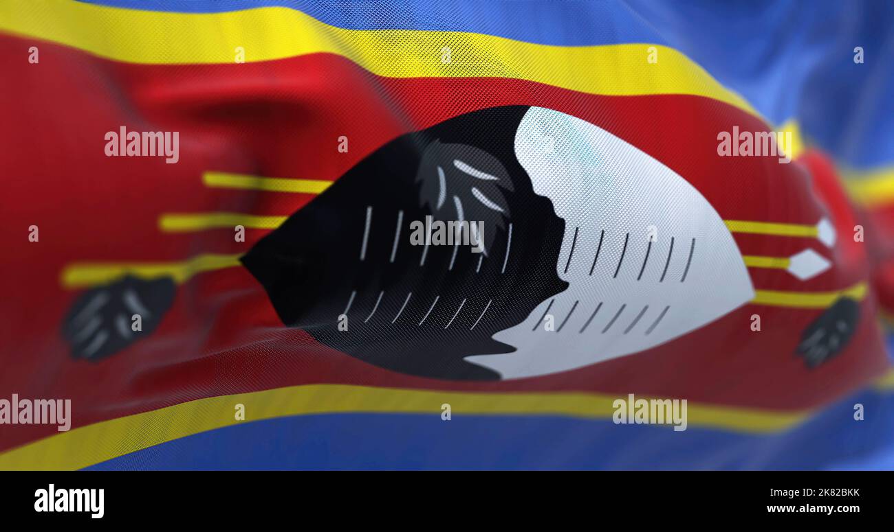 Vista ravvicinata della bandiera nazionale di Eswatini che sventola nel vento. ESwatini è uno stato indipendente dell'Africa meridionale, conosciuto fino al 2018 come Swaziland. F Foto Stock