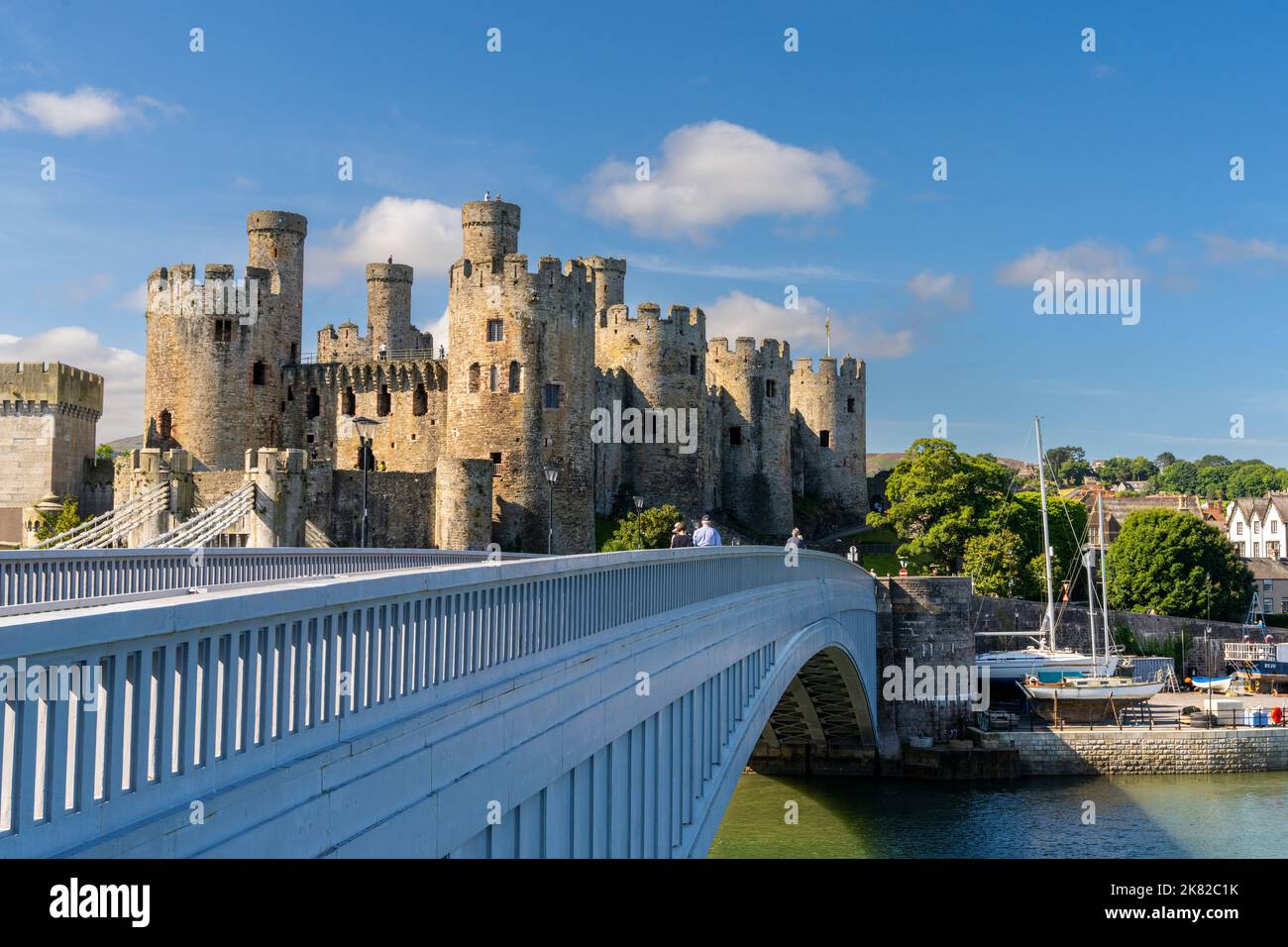 Conwy, Regno Unito - 27 agosto, 2022: Vista del castello medievale di Conwy nel Galles del Nord Foto Stock