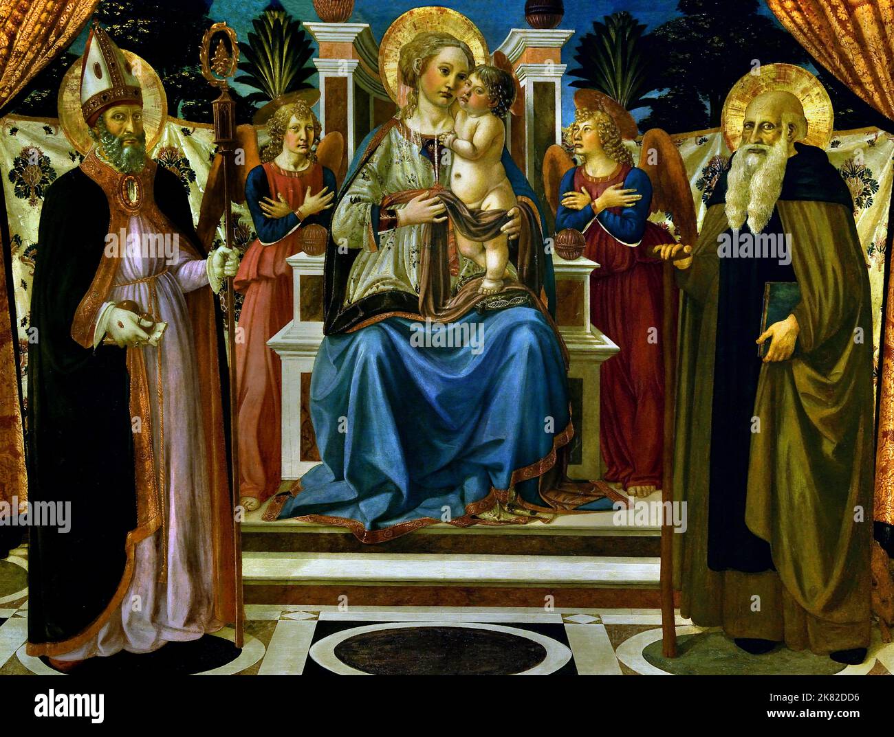 Madonna in trono col Bambino e angeli , San Nicola e San Antonio Abate 1468-70 Cosimo Rosselli (1439-1507) era un pittore italiano del Quattrocento, attiva principalmente nella sua città natale di Firenze. Italia Italiano . Foto Stock