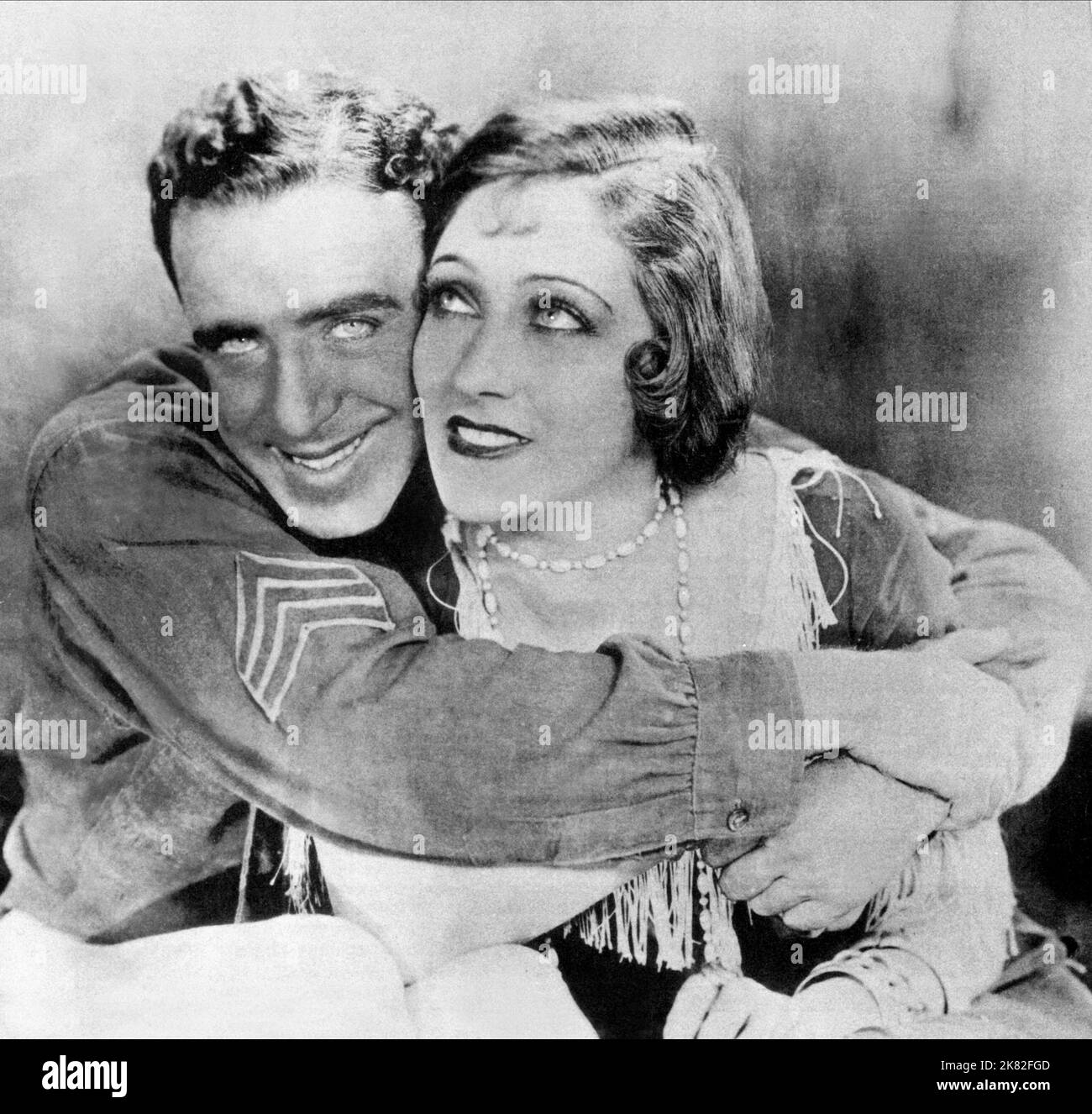 Raol Walsh & Gloria Swanson Film Sadie Thompson (1937) personaggi: & Sadie Thompson regista: Raoul Walsh 07 gennaio 1928 **ATTENZIONE** questa fotografia è solo per uso editoriale ed è copyright di UNITED ARTISTS e/o The Photographer assegnato dalla Film or Production Company e può essere riprodotta solo da pubblicazioni in concomitanza con la promozione del suddetto Film. È richiesto un credito obbligatorio per GLI ARTISTI UNITI. Il fotografo deve essere accreditato anche se conosciuto. Nessun uso commerciale può essere concesso senza l'autorizzazione scritta di The Film Company. Foto Stock