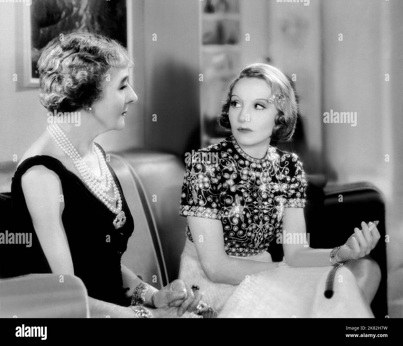 Elisabeth Bergner Film A Stolen Life (1929) regista: Paul Czinner 02 febbraio 1937 **WARNING** questa fotografia è solo per uso editoriale ed è copyright di ARTISTI UNITI e/o del fotografo assegnato dalla Film o Production Company e può essere riprodotta solo da pubblicazioni in concomitanza con la promozione del suddetto Film. È richiesto un credito obbligatorio per GLI ARTISTI UNITI. Il fotografo deve essere accreditato anche se conosciuto. Nessun uso commerciale può essere concesso senza l'autorizzazione scritta di The Film Company. Foto Stock