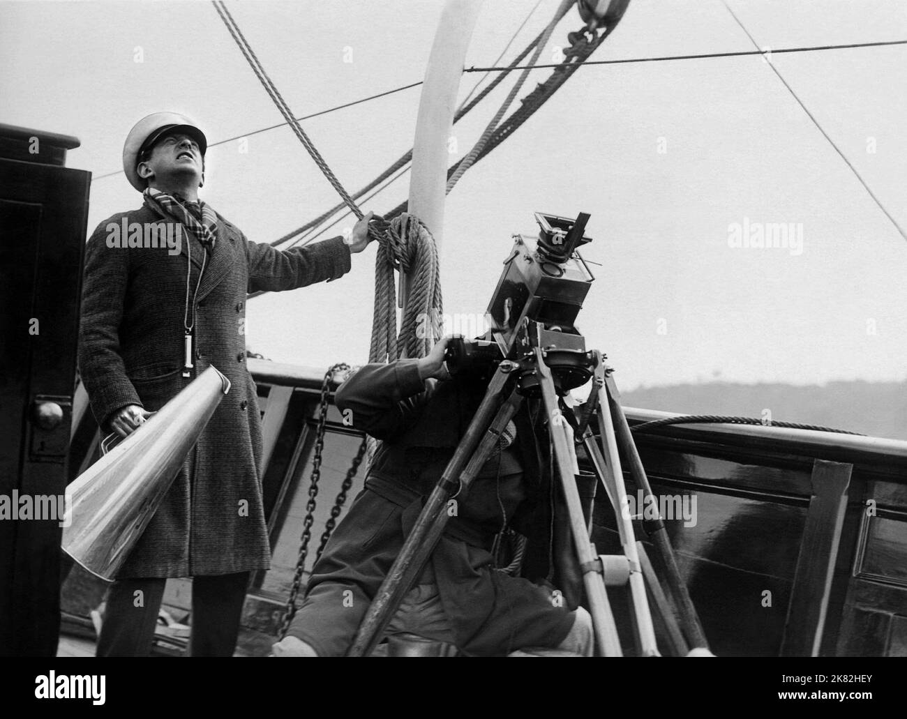 Anatole Litvak Film No More Love (1934) 01 maggio 1931 **ATTENZIONE** questa fotografia è solo per uso editoriale ed è copyright di BLOCH e/o del fotografo assegnato dalla Film o Production Company e può essere riprodotta solo da pubblicazioni in concomitanza con la promozione del suddetto Film. È richiesto un credito obbligatorio per BLOCH. Il fotografo deve essere accreditato anche se conosciuto. Nessun uso commerciale può essere concesso senza l'autorizzazione scritta di The Film Company. Foto Stock