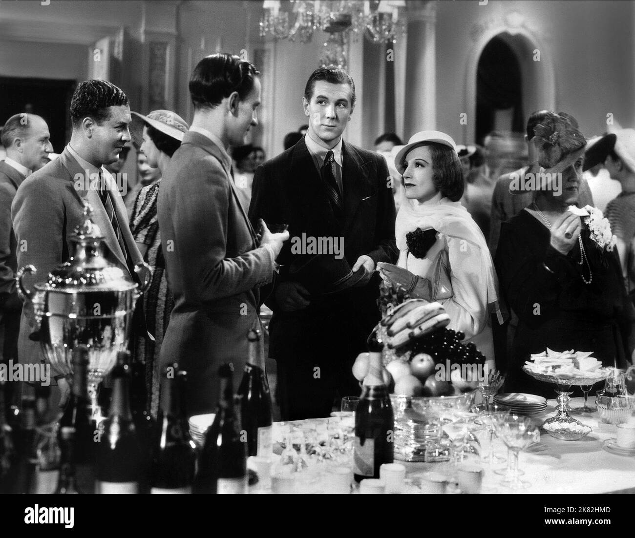 Elisabeth Bergner Film A Stolen Life (1933) regista: Paul Czinner 02 febbraio 1937 **WARNING** questa fotografia è solo per uso editoriale ed è copyright di ARTISTI UNITI e/o del fotografo assegnato dalla Film o Production Company e può essere riprodotta solo da pubblicazioni in concomitanza con la promozione del suddetto Film. È richiesto un credito obbligatorio per GLI ARTISTI UNITI. Il fotografo deve essere accreditato anche se conosciuto. Nessun uso commerciale può essere concesso senza l'autorizzazione scritta di The Film Company. Foto Stock