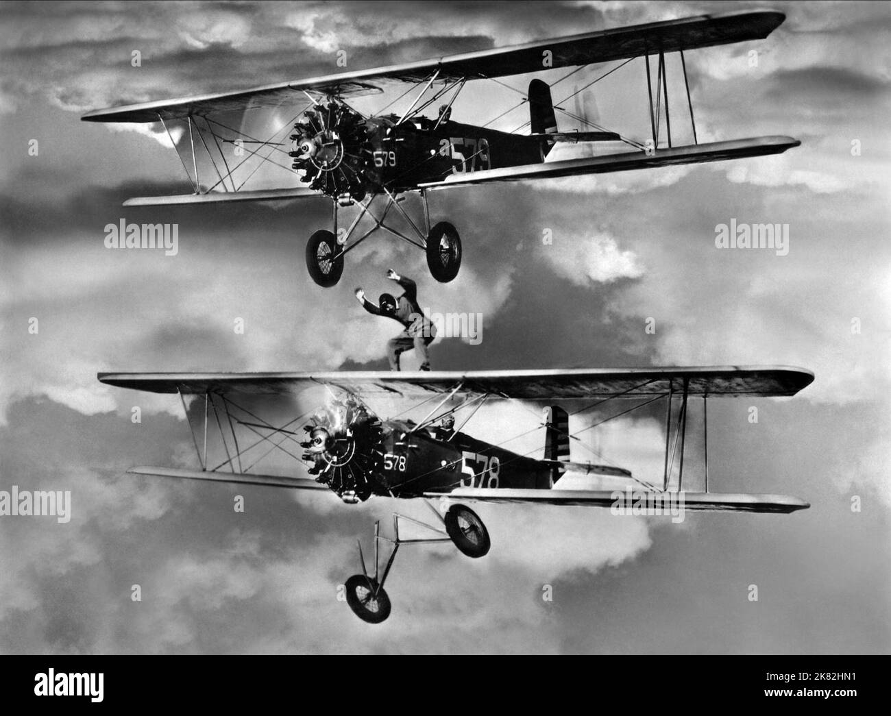 Movie Scene Film West Point of the Air (1934) regista: Richard Rosson 23 marzo 1935 **ATTENZIONE** questa fotografia è solo per uso editoriale ed è copyright della METRO-GOLDWYN-MAYER e/o del fotografo assegnato dalla Film o Production Company e può essere riprodotta solo da pubblicazioni in concomitanza con la promozione del suddetto Film. È richiesto un credito obbligatorio per METRO-GOLDWYN-MAYER. Il fotografo deve essere accreditato anche se conosciuto. Nessun uso commerciale può essere concesso senza l'autorizzazione scritta di The Film Company. Foto Stock