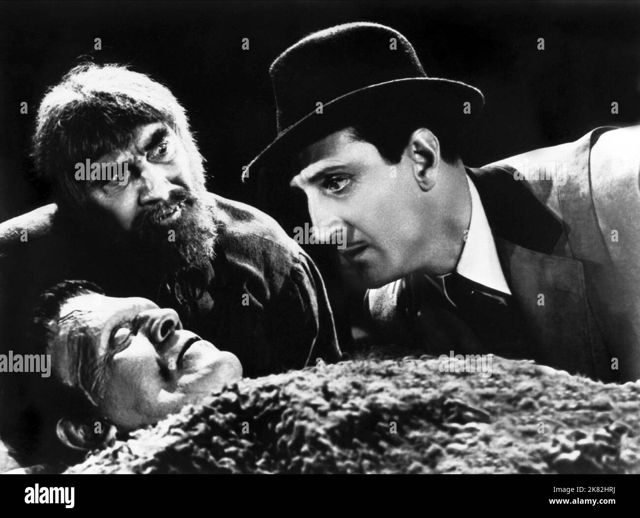 Bela Lugosi, Boris Karloff & Basil Rathbone Film: Figlio di Frankenstein (1939) personaggi: Ygor,The Monster & Baron Wolf von Frankenstein regista: Lee 13 gennaio 1939 **AVVERTENZA** questa fotografia è solo per uso editoriale ed è copyright di IMMAGINI UNIVERSALI e/o del fotografo assegnato dalla Film o dalla Production Company e può essere riprodotta solo da pubblicazioni in concomitanza con la promozione del film di cui sopra. È richiesto un credito obbligatorio per LE FOTO UNIVERSALI. Il fotografo deve essere accreditato anche quando è noto. Nessun uso commerciale può essere concesso senza autorizzazione scritta Foto Stock