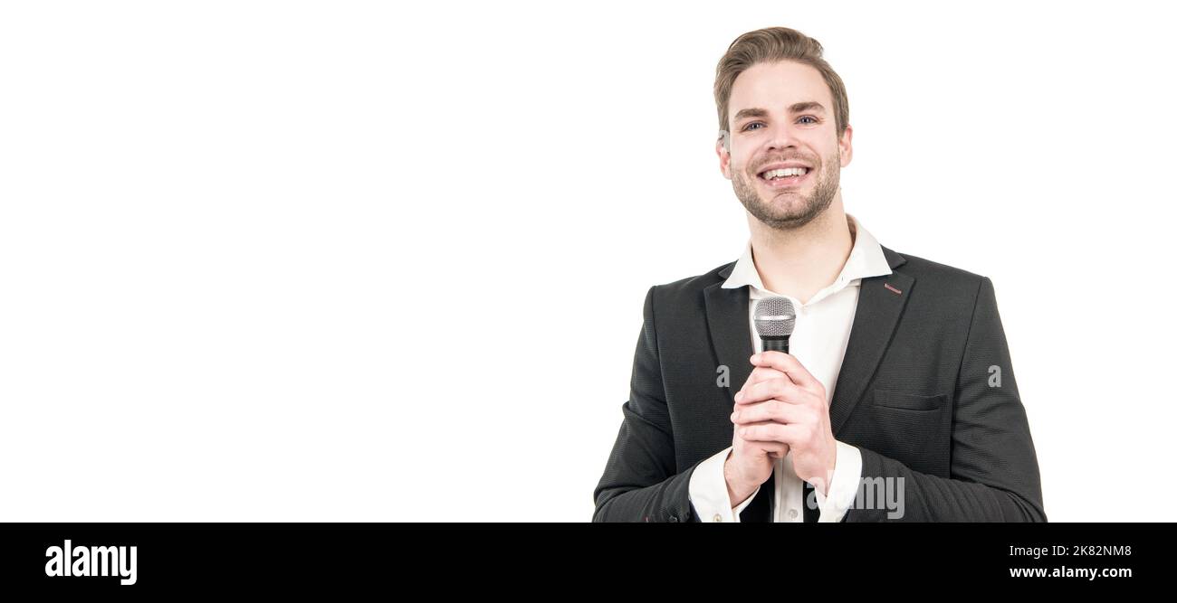 Lavora come anchorman. Buon anchorman isolato su bianco. Uomo d'affari parla con il microfono. Uomo volto ritratto, banner con spazio copia. Foto Stock