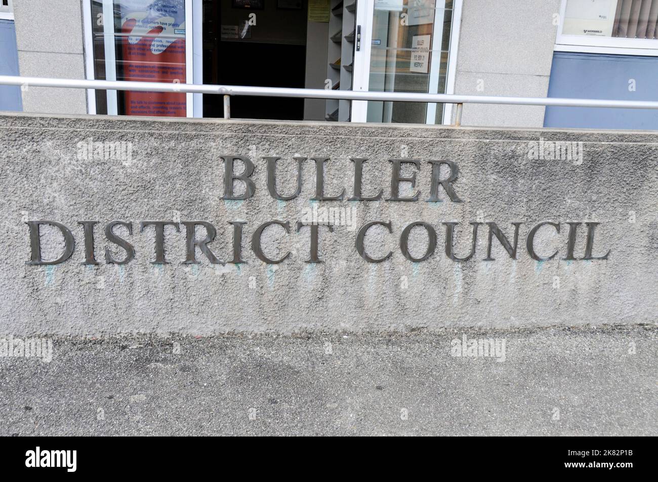 Il Buller District Council è una città di Westport, ex città mineraria, situata sulle rive del fiume Buller, sulla costa occidentale Foto Stock