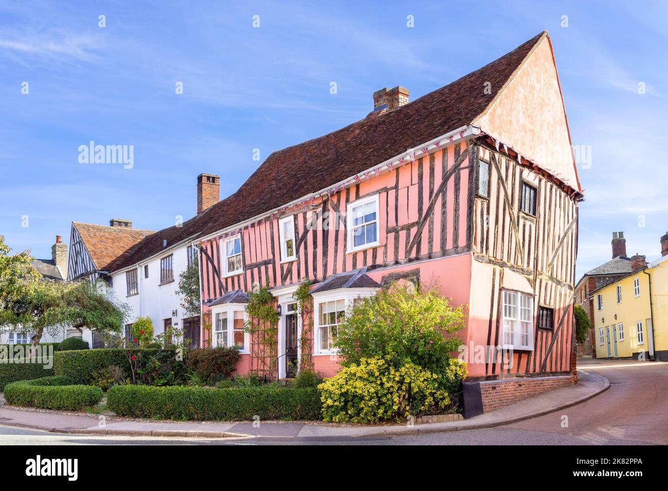 Wonky casa a graticcio Cordwainers è una casa di grado II classificato 15th ° secolo sulla High Street a Lavenham Regno Unito Lavenham Suffolk Inghilterra Regno Unito GB Europa Foto Stock