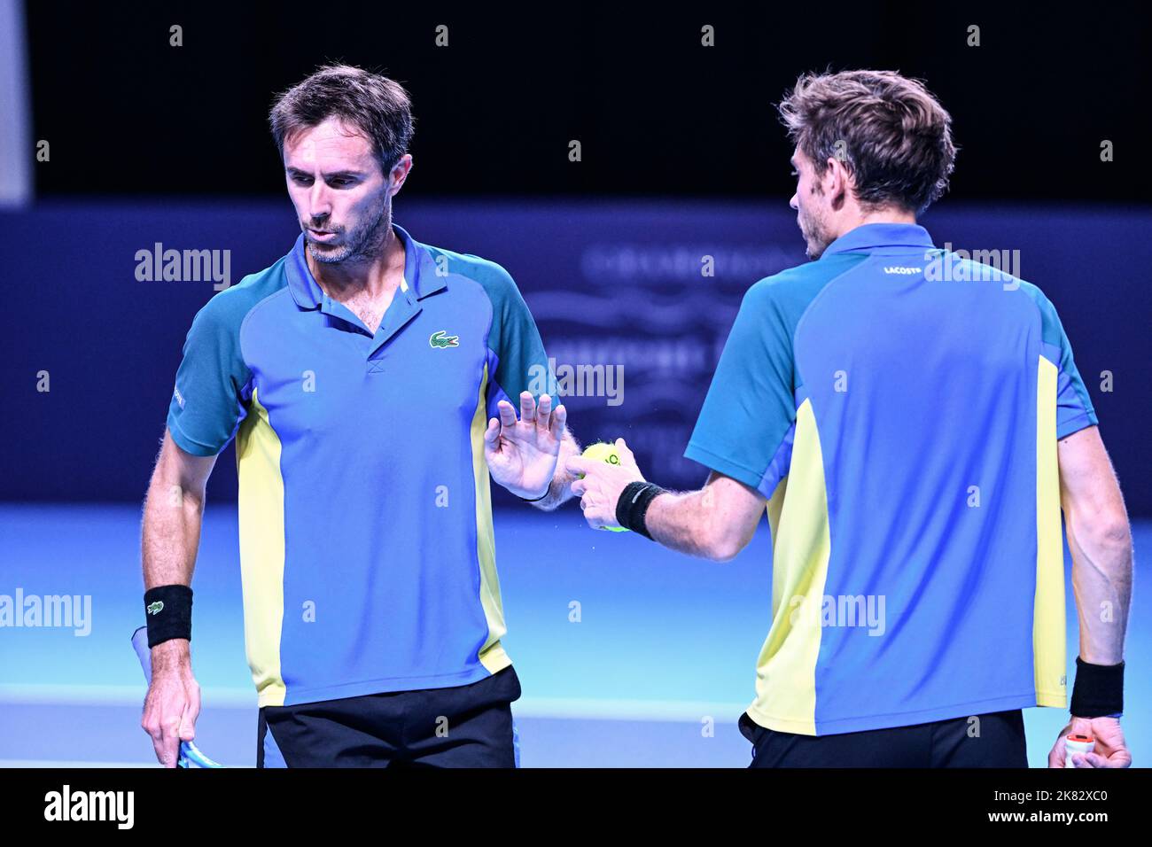 Anversa, Belgio. 20th Ott 2022. Il francese Edouard Roger-Vasselin e il francese Nicolas Mahut hanno illustrato durante la doppia partita maschile di quarti di finale tra la coppia francese Mahut - Roger-Vasselin e il polacco - Monaco Pair NYS - Zielinski, al torneo europeo Open Tennis ATP, ad Anversa, giovedì 20 ottobre 2022. BELGA PHOTO TOM GOYVAERTS Credit: Agenzia Notizie Belga/Alamy Live News Foto Stock