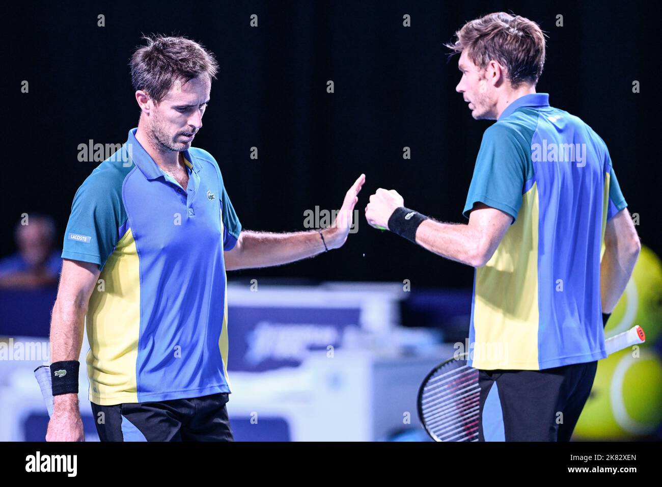 Anversa, Belgio. 20th Ott 2022. Il francese Edouard Roger-Vasselin e il francese Nicolas Mahut hanno illustrato durante la doppia partita maschile di quarti di finale tra la coppia francese Mahut - Roger-Vasselin e il polacco - Monaco Pair NYS - Zielinski, al torneo europeo Open Tennis ATP, ad Anversa, giovedì 20 ottobre 2022. BELGA PHOTO TOM GOYVAERTS Credit: Agenzia Notizie Belga/Alamy Live News Foto Stock