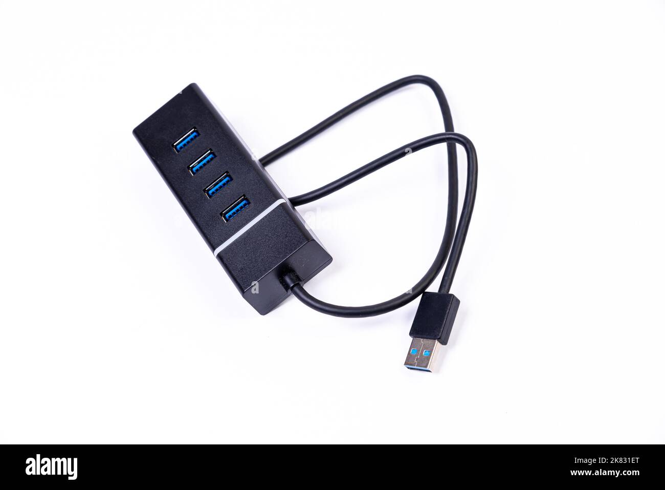 Adattatore o hub USB di tipo C con vari accessori: Penddrive, hdmi, ethernet, VGA DP HDMI, cavi. Vari cavi convertitori per computer e smartp Foto Stock