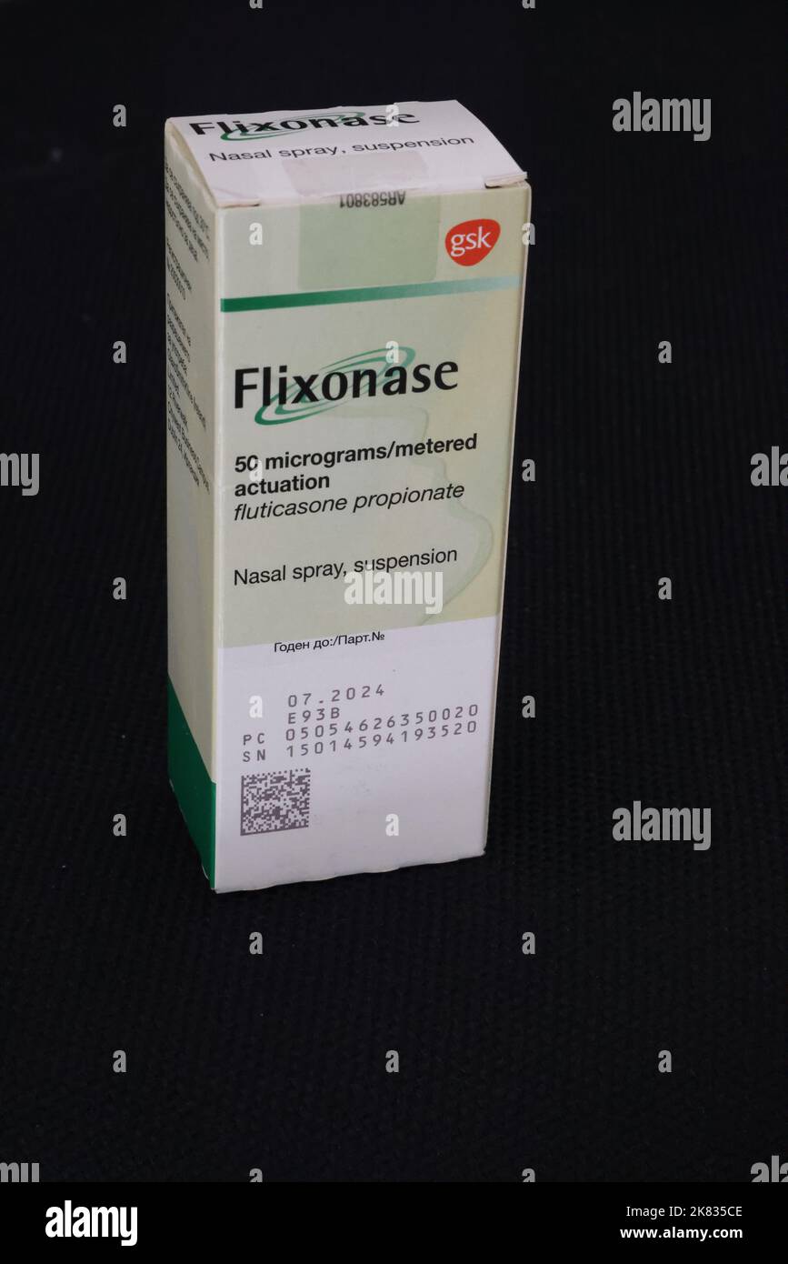 Foto della confezione di fluticasone propionato (un glucocorticoide) spray nasale con nome locale Flixonase dalla Bulgaria di GSK Foto Stock