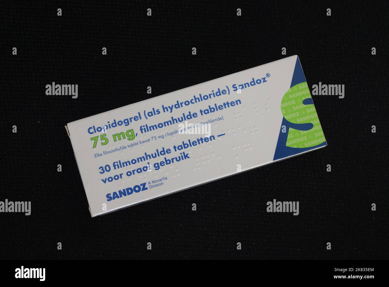 Foto della confezione di compresse di clopidogrel, (un farmaco antipiastrinico, diluente del sangue) prodotto da Sandoz, una divisione Novartis Foto Stock
