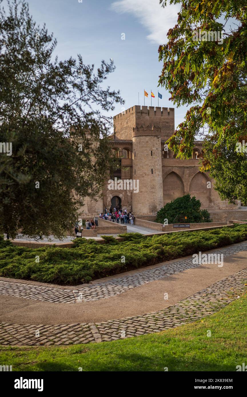 L'Aljaferia Palace è un palazzo medievale fortificato costruito durante la seconda metà del 11th ° secolo nella Taifa di Saragozza in al-Andalus, presente d Foto Stock