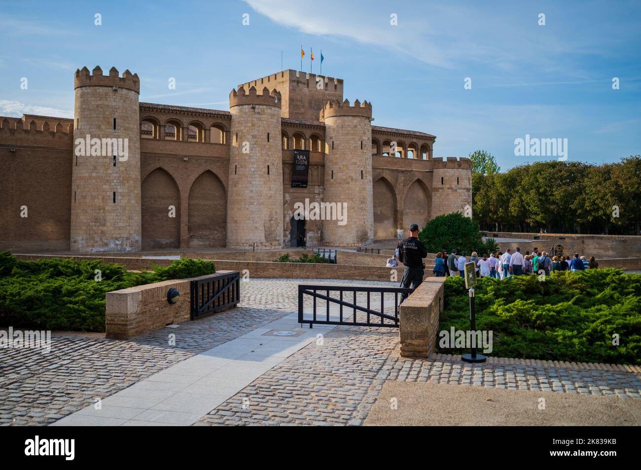 L'Aljaferia Palace è un palazzo medievale fortificato costruito durante la seconda metà del 11th ° secolo nella Taifa di Saragozza in al-Andalus, presente d Foto Stock