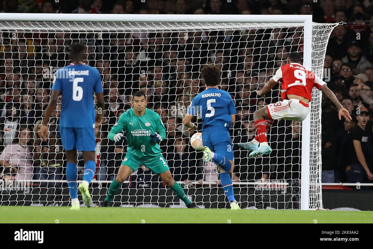 Londra, Regno Unito. 20th ottobre 2022. Walter Benítez del PSV Eindhoven salva un colpo da Gabriel Jesus of Arsenal durante la partita della UEFA Europa League all'Emirates Stadium, Londra. Il credito dell'immagine dovrebbe essere: Paul Terry / Sportimage Credit: Sportimage/Alamy Live News Foto Stock