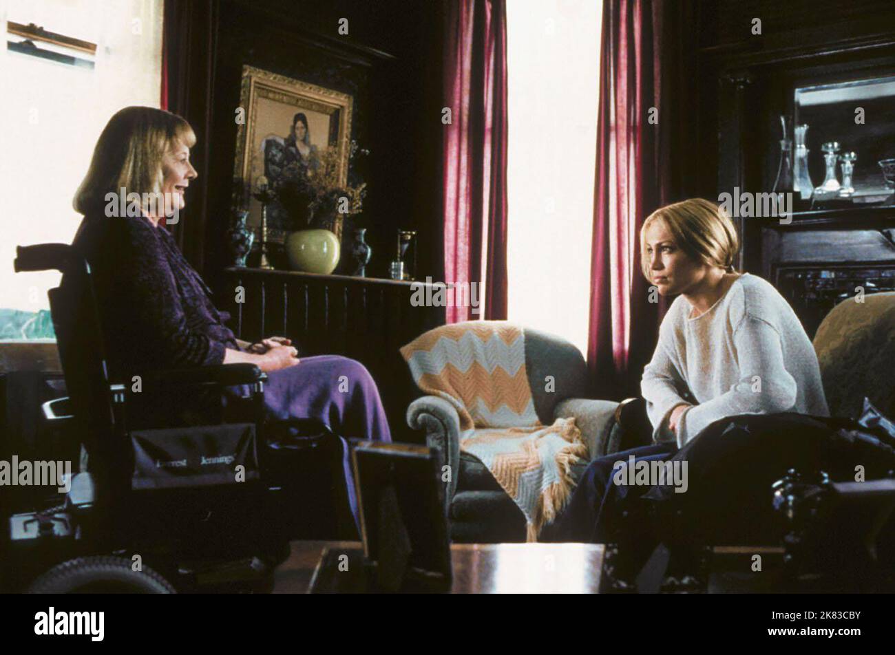 Shirley Knight & Jennifer Lopez Film: Angel Eyes (USA 2001) personaggi: Elanora Davis & Sharon Pogue regista: Luis Mandoki 15 maggio 2001 **AVVERTENZA** questa fotografia è solo per uso editoriale ed è copyright di WARNER BROS. E/o del fotografo assegnato dalla Film o dalla Production Company e può essere riprodotta solo da pubblicazioni in concomitanza con la promozione del film di cui sopra. È richiesto un credito obbligatorio a WARNER BROS.. Il fotografo deve essere accreditato anche quando è noto. Nessun uso commerciale può essere concesso senza autorizzazione scritta da parte della Film Company. Foto Stock