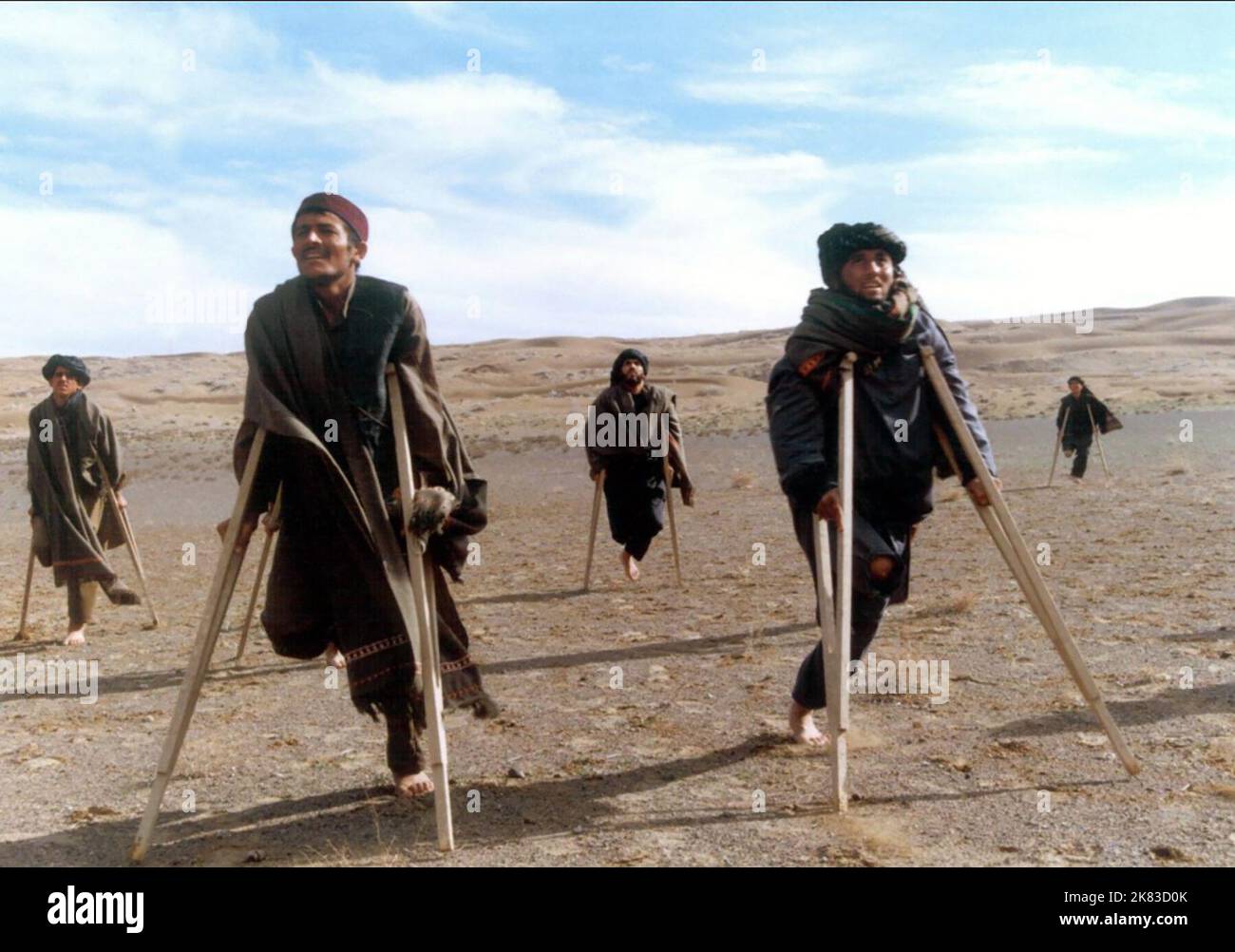 Film Scene Film: Kandahar; The Sun Behind the Moon (2001) regista: Mohsen Makhmalbaf 11 maggio 2001 **AVVERTENZA** questa fotografia è solo per uso editoriale ed è copyright dei FILM BAC e/o del fotografo assegnato dalla Film o dalla Production Company e può essere riprodotta solo da pubblicazioni in concomitanza con la promozione del film sopra citato. È richiesto un credito obbligatorio per I FILM BAC. Il fotografo deve essere accreditato anche quando è noto. Nessun uso commerciale può essere concesso senza autorizzazione scritta da parte della Film Company. Foto Stock
