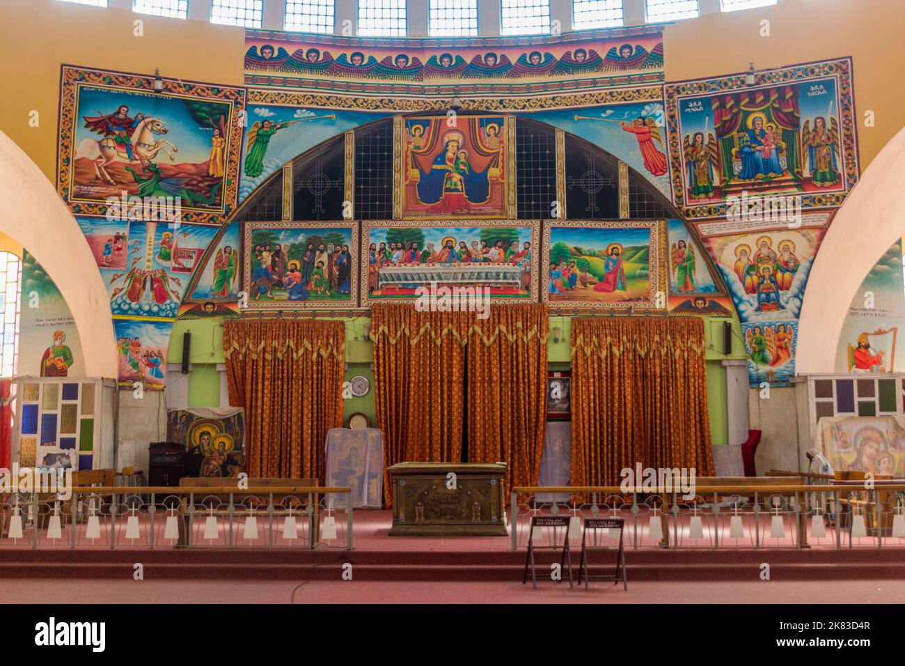 AXUM, ETIOPIA - 19 MARZO 2019: Interno della nuova Chiesa di Santa Maria di Sion ad Axum, Etiopia Foto Stock