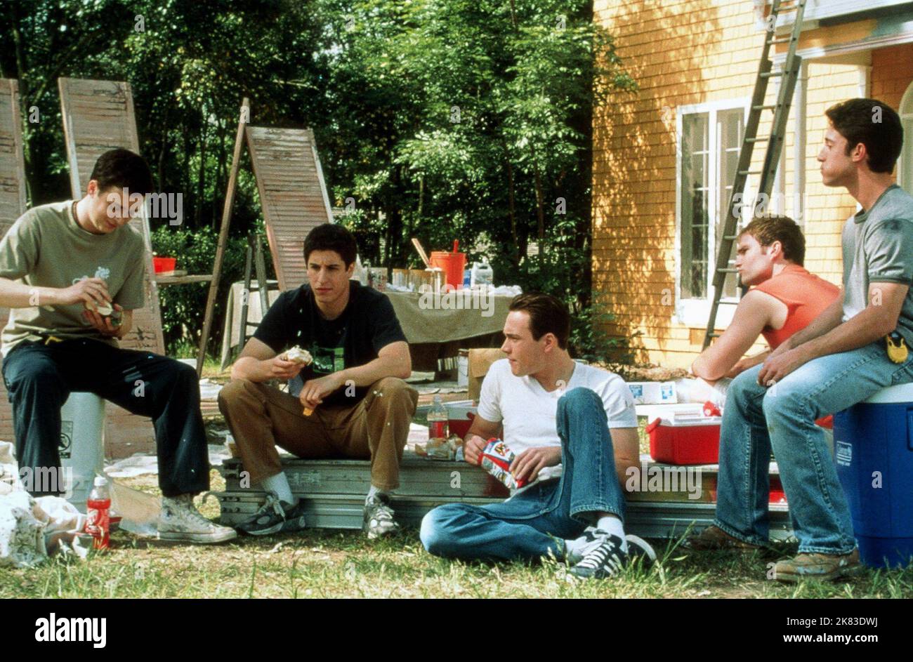 Eddie Kaye Thomas, Jason Biggs, Chris Klein, Seann William Scott, Thomas Ian Nicholas Film: American Pie 2 (2001) personaggi: Paul Finch, Jim Levenstein, Chris 'Oz' Ostreicher, Steve Stifler, Kevin Myers regista: Rogers 06 agosto 2001 **AVVERTENZA** questa fotografia è solo per uso editoriale ed è copyright di UNIVERSAL e/o del fotografo assegnato dalla Film o dalla Production Company e può essere riprodotta solo da pubblicazioni in concomitanza con la promozione del film di cui sopra. È richiesto un credito obbligatorio a UNIVERSAL. Il fotografo deve essere accreditato anche quando è noto. Nessuna comunicazione Foto Stock