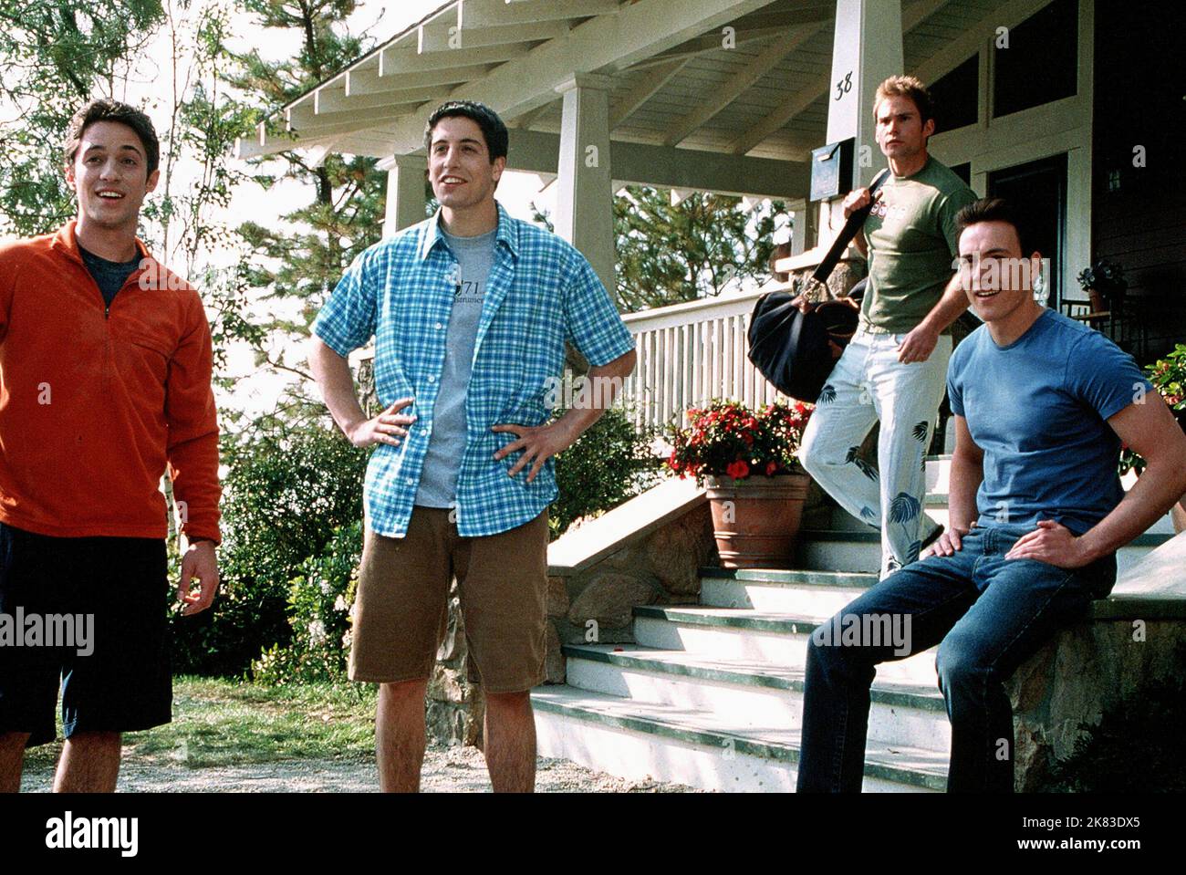 Thomas Ian Nicholas, Jason Biggs, Seann William Scott e Chris Klein Film: American Pie 2 (2001) personaggi: Kevin Myers, Jim Levenstein, Steve Stifler e Chris 'Oz' Ostreicher regista: Rogers 06 agosto 2001 **AVVERTENZA** questa fotografia è solo per uso editoriale ed è copyright di UNIVERSAL e/o del fotografo assegnato dalla Film o dalla Production Company e può essere riprodotta solo da pubblicazioni in concomitanza con la promozione del film di cui sopra. È richiesto un credito obbligatorio a UNIVERSAL. Il fotografo deve essere accreditato anche quando è noto. Non può essere concesso alcun uso commerciale w Foto Stock