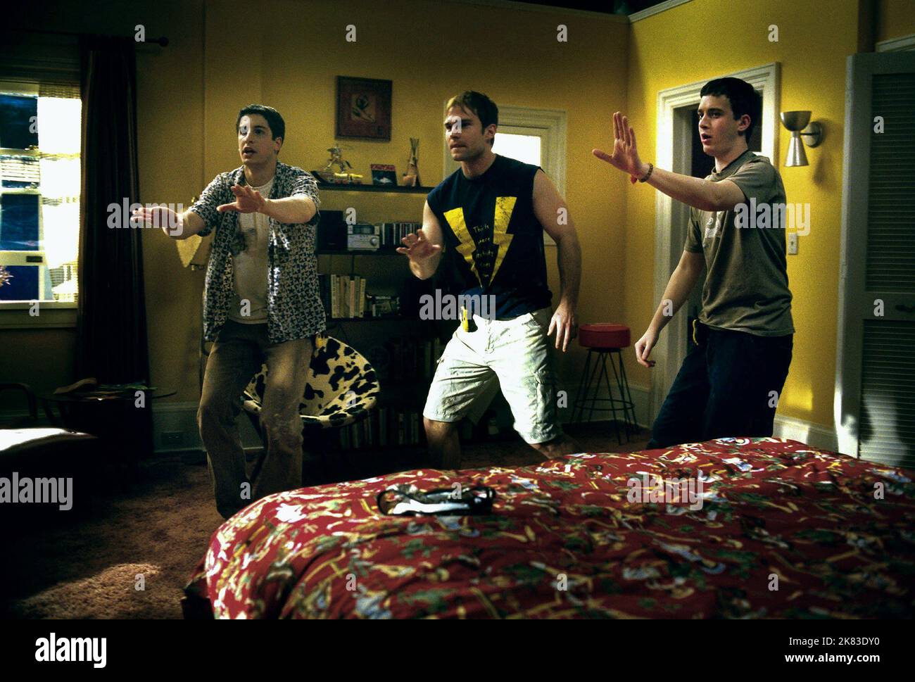Jason Biggs, Seann William Scott & Eddie Kaye Thomas Film: American Pie 2 (2001) personaggi: Jim Levenstein,Steve Stifler & Paul Finch regista: Rogers 06 agosto 2001 **AVVERTENZA** questa fotografia è solo per uso editoriale ed è copyright di UNIVERSAL e/o del fotografo assegnato dalla Film o dalla Production Company e può essere riprodotta solo da pubblicazioni in concomitanza con la promozione del film di cui sopra. È richiesto un credito obbligatorio a UNIVERSAL. Il fotografo deve essere accreditato anche quando è noto. Nessun uso commerciale può essere concesso senza l'autorizzazione scritta del film Foto Stock