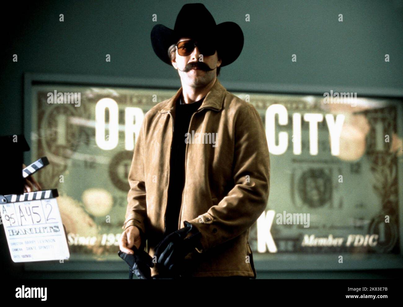 Bruce Willis Film: Banditi (2001) personaggi: Joseph 'Joe' Blake 12 ottobre 2001 **AVVERTENZA** questa fotografia è solo per uso editoriale ed è copyright di MGM e/o del fotografo assegnato dalla Film o dalla Production Company e può essere riprodotta solo da pubblicazioni in concomitanza con la promozione del film di cui sopra. È richiesto un credito obbligatorio a MGM. Il fotografo deve essere accreditato anche quando è noto. Nessun uso commerciale può essere concesso senza autorizzazione scritta da parte della Film Company. Foto Stock