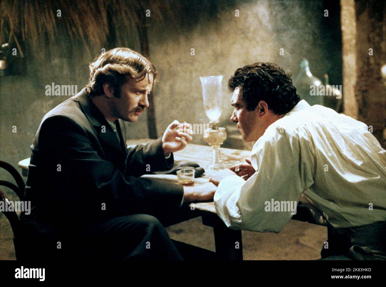 Thomas Jane & Antonio Banderas Film: Peccato originale (USA/FR 2001) personaggi: Billy / Walter Downs / Mephisto & Luis Antonio Vargas regista: Michael Cristofer 11 luglio 2001 **AVVERTENZA** questa fotografia è solo per uso editoriale ed è copyright di MGM e/o del fotografo assegnato dalla Film o dalla Production Company e può essere riprodotta solo da pubblicazioni in concomitanza con la promozione del film di cui sopra. È richiesto un credito obbligatorio a MGM. Il fotografo deve essere accreditato anche quando è noto. Nessun uso commerciale può essere concesso senza autorizzazione scritta da parte della Film Company. Foto Stock