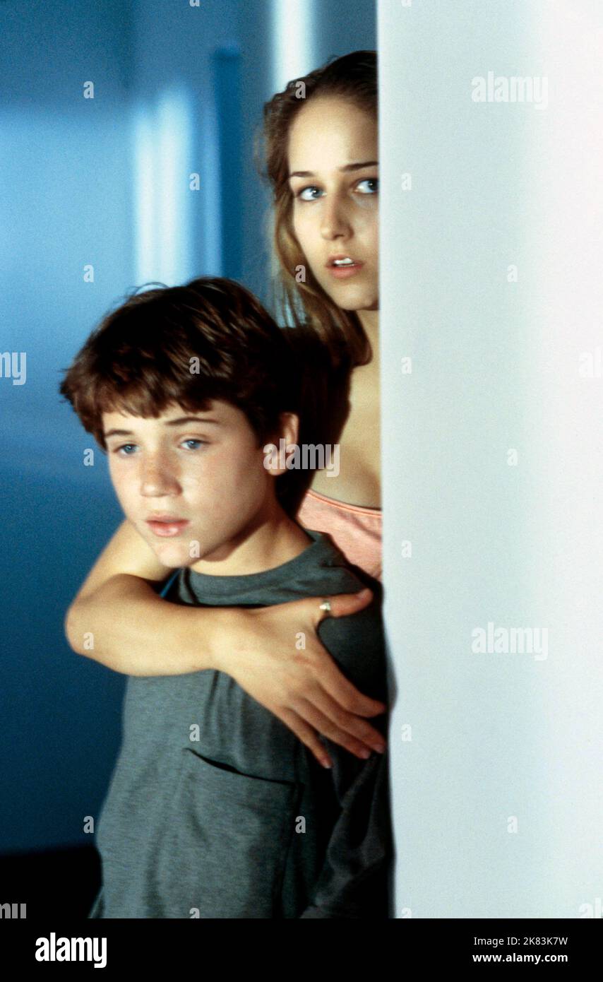 Trevor Morgan & Leelee Sobieski Film: The Glass House (USA 2001) personaggi: Rhett Baker & Ruby Baker regista: Daniel Sackheim 14 settembre 2001 **AVVERTENZA** questa fotografia è solo per uso editoriale ed è copyright delle IMMAGINI COLUMBIA e/o del fotografo assegnato dalla Film o dalla Production Company e può essere riprodotta solo da pubblicazioni in concomitanza con la promozione del film di cui sopra. È richiesto un credito obbligatorio per LE FOTO DI COLUMBIA. Il fotografo deve essere accreditato anche quando è noto. Nessun uso commerciale può essere concesso senza autorizzazione scritta da parte della Film Company. Foto Stock