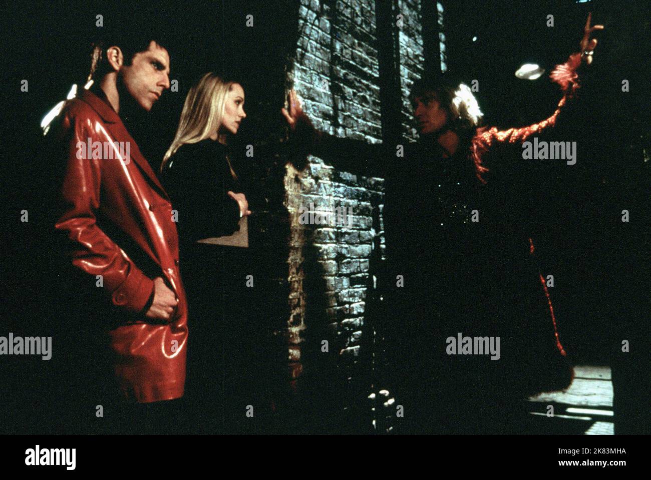 Ben Stiller, Christine Taylor & Owen Wilson Film: Zoolander (USA/DE 2001) personaggi: Derek Zoolander,Matilda Jeffries & Hansel regista: Ben Stiller 28 settembre 2001 **AVVERTENZA** questa fotografia è solo per uso editoriale ed è copyright di PARAMOUNT e/o del fotografo assegnato dalla Film o dalla Production Company e può essere riprodotta solo da pubblicazioni in concomitanza con la promozione del film di cui sopra. È richiesto un credito obbligatorio a PARAMOUNT. Il fotografo deve essere accreditato anche quando è noto. Nessun uso commerciale può essere concesso senza autorizzazione scritta da parte della Film Company Foto Stock