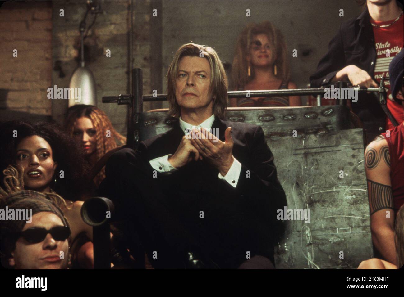 David Bowie Film: Zoolander (USA/DE 2001) personaggi: David Bowie regista: Ben Stiller 28 settembre 2001 **AVVERTENZA** questa fotografia è solo per uso editoriale ed è copyright di PARAMOUNT e/o del fotografo assegnato dalla Film o dalla Production Company e può essere riprodotta solo da pubblicazioni in concomitanza con la promozione del film di cui sopra. È richiesto un credito obbligatorio a PARAMOUNT. Il fotografo deve essere accreditato anche quando è noto. Nessun uso commerciale può essere concesso senza autorizzazione scritta da parte della Film Company. Foto Stock