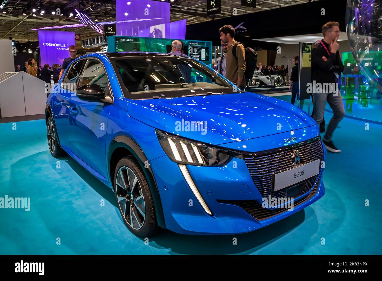 Peugeot e-208 auto completamente elettrica presentata al Salone dell'automobile di Parigi, Francia - 17 ottobre 2022. Foto Stock