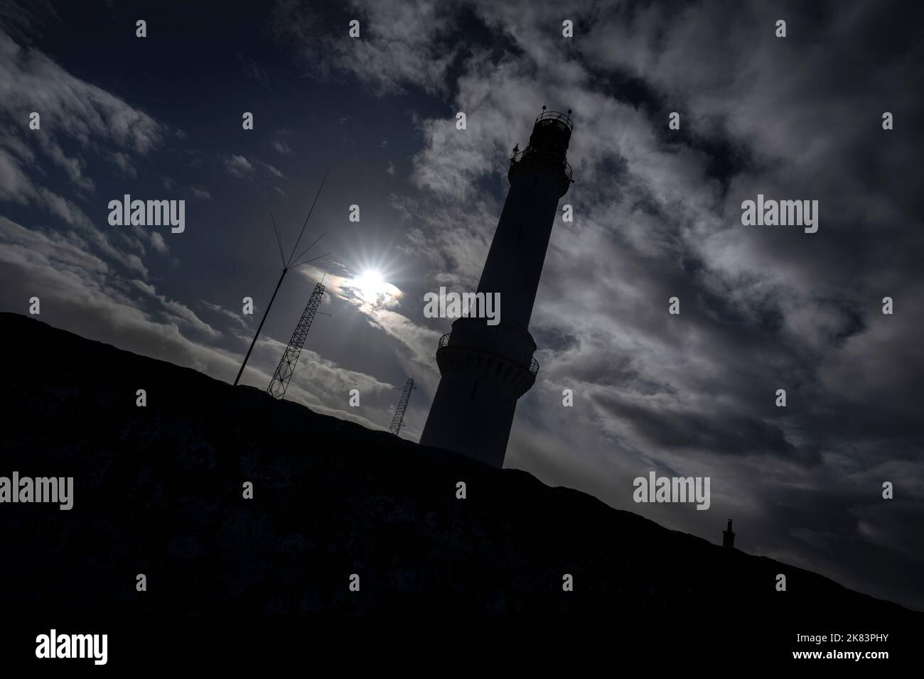 Silhouette del faro di Girdle Ness ad Aberdeen. Foto Stock