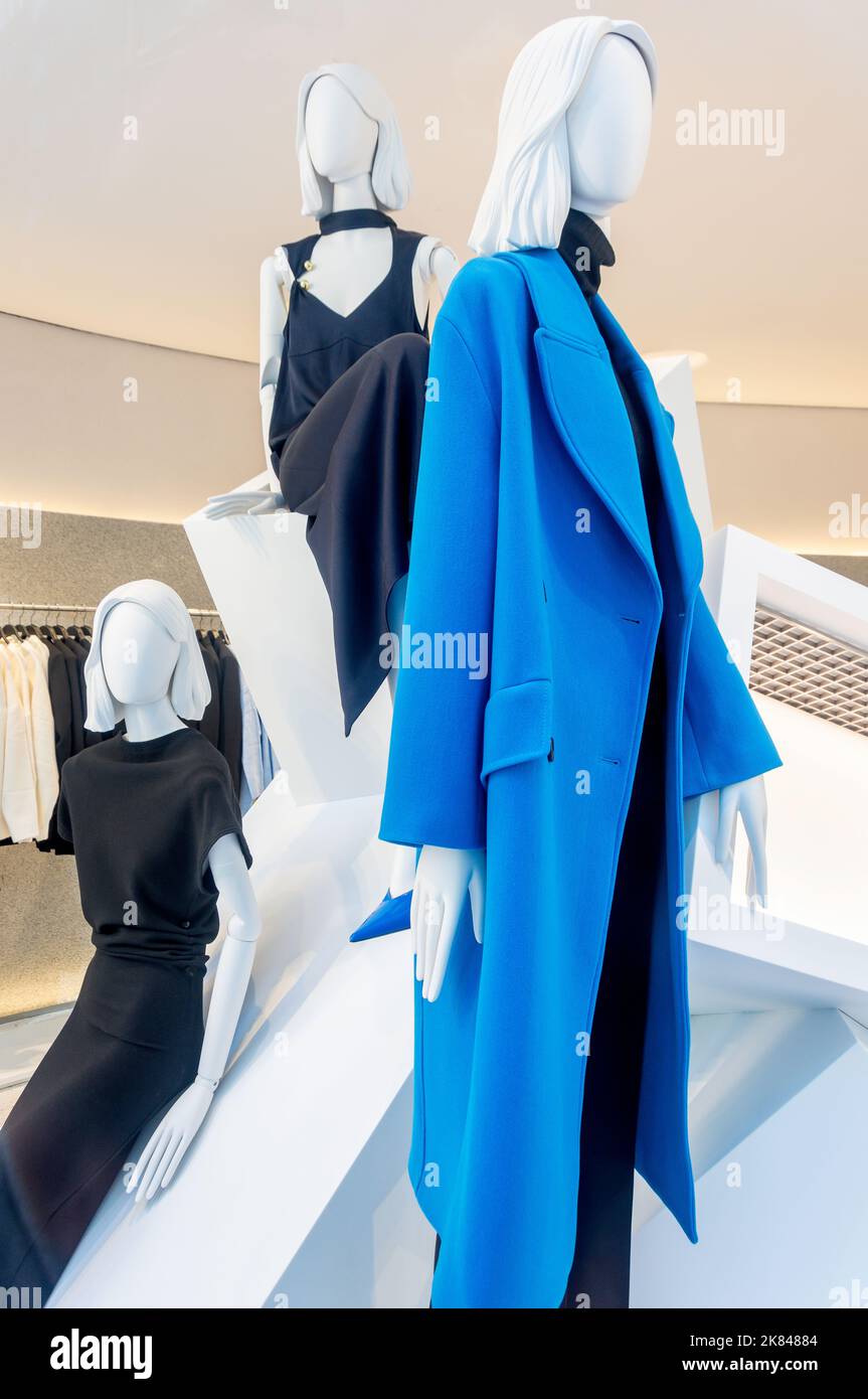 Manichini della finestra in negozio di abbigliamento Zara, Electric Boulevard, Nine Elms, London Borough of Wandsworth, Greater London, England, United Kingdom Foto Stock