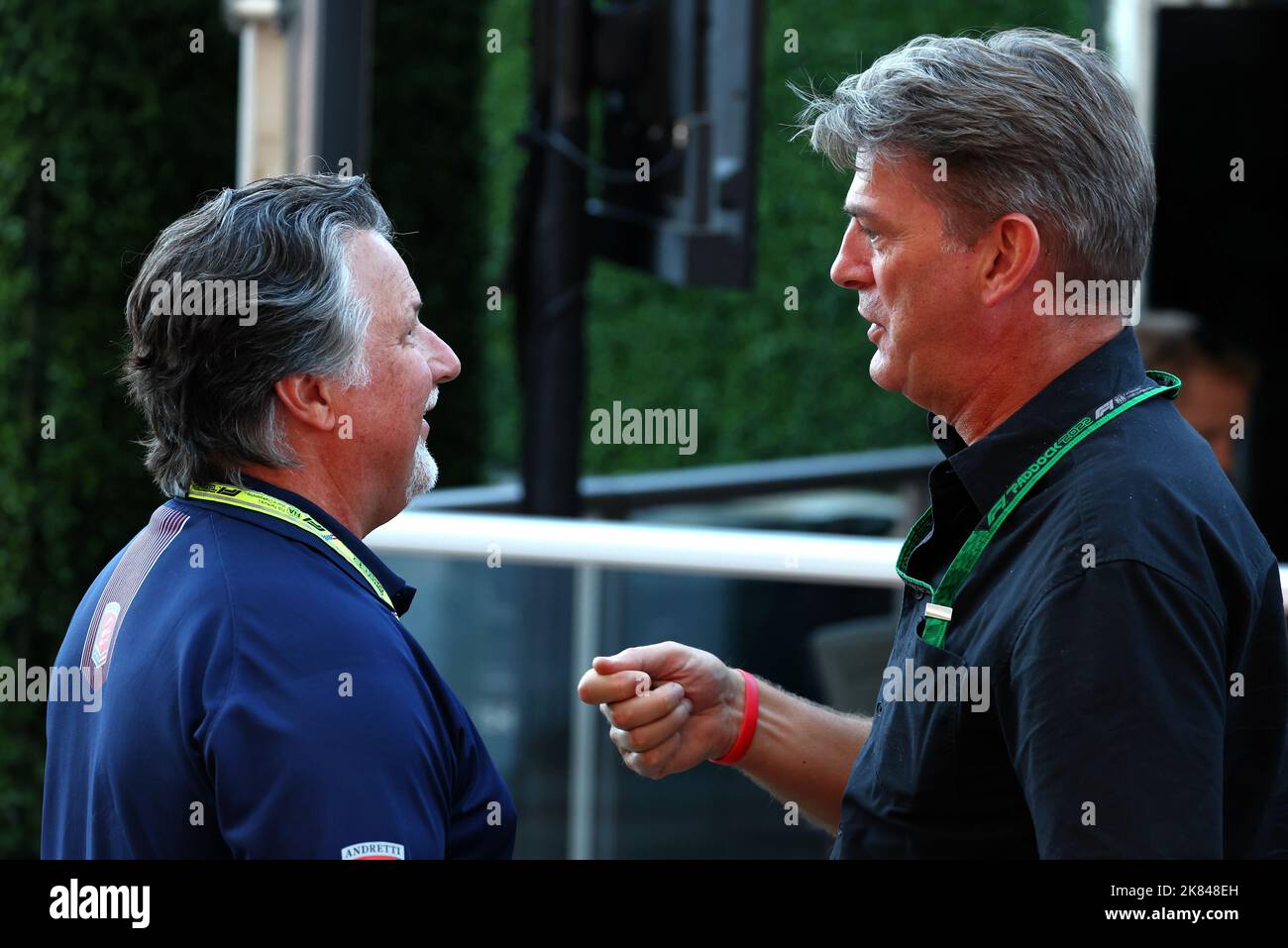 Austin, Stati Uniti . 20th Ott 2022. (Da L a R): Michael Andretti (USA) con Graeme Lowdon (GBR). Gran Premio degli Stati Uniti, giovedì 20th ottobre 2022. Circuit of the Americas, Austin, Texas, USA. Credit: James Moy/Alamy Live News Foto Stock