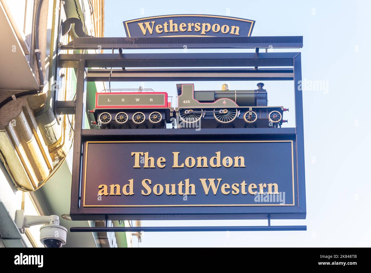 Il cartello dei pub di Londra e Sud Ovest, Lavender Hill, Clapham Junction, Battersea, Borough of Wandsworth, Greater London, Inghilterra, Regno Unito Foto Stock