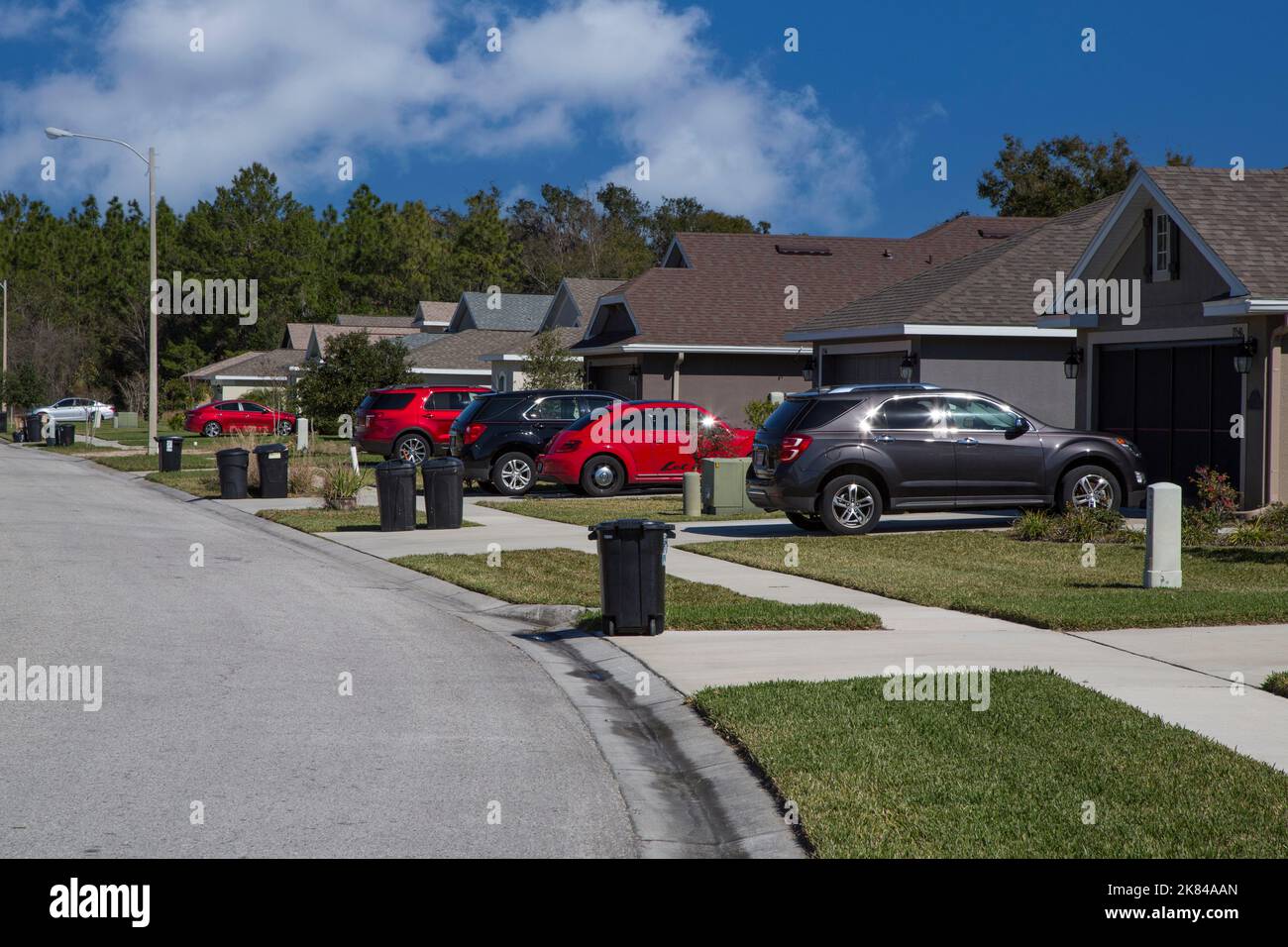 Hudson, Florida, Stati Uniti d'America. Tipica strada in una florida Comunità di pensione. Foto Stock