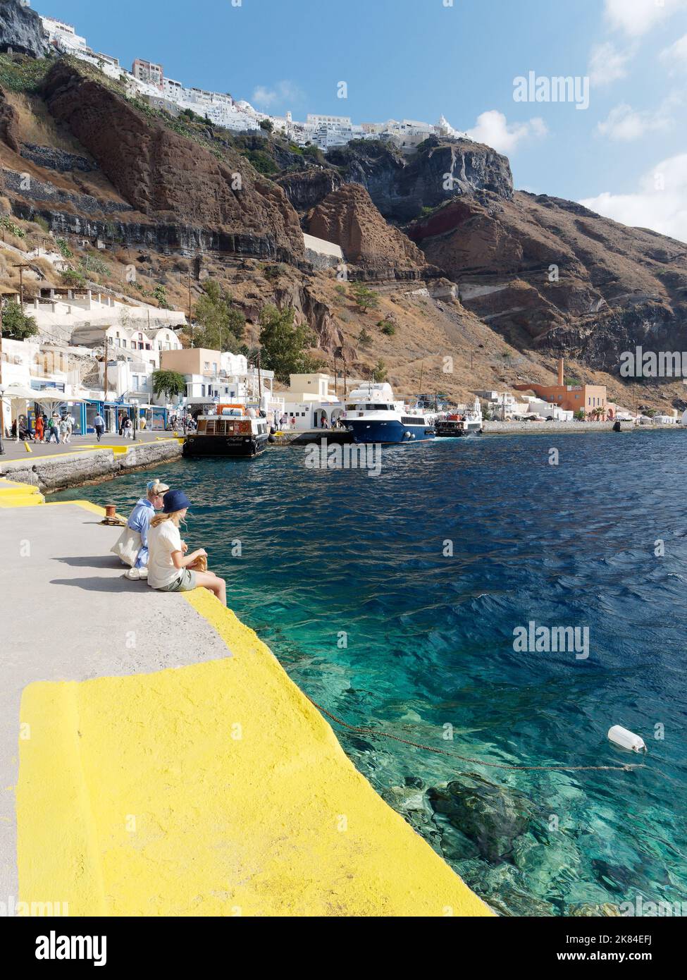 Porto vecchio nel di Fira. Isole Cicladi greche di Santorini nel Mar Egeo Foto Stock