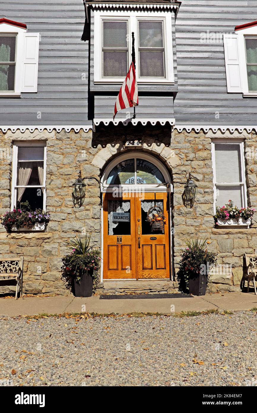 L'esterno della Alma House, costruita nel 1898 e aperta nel 1902, è una