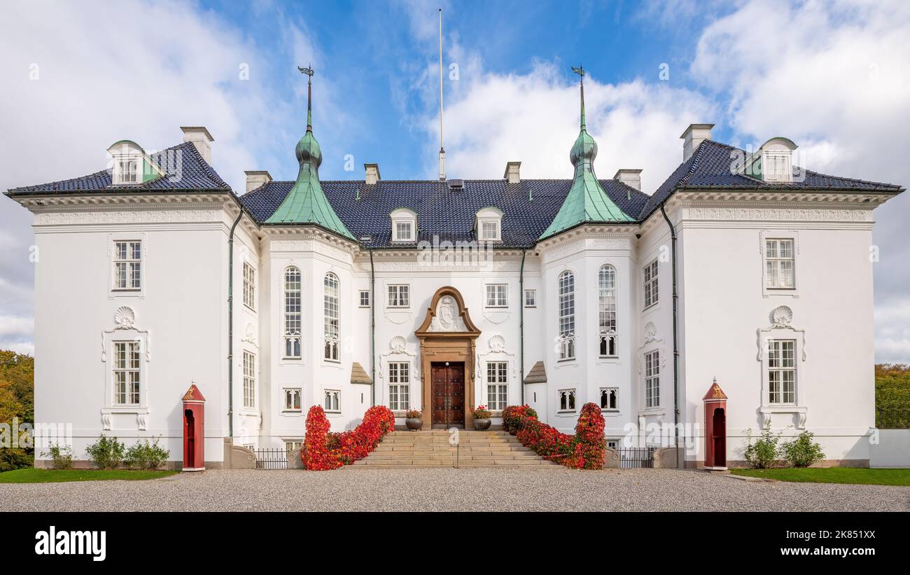 Aarhus, Danimarca - 20 ottobre 2022: Il Palazzo di Marselisborg è una residenza reale della famiglia reale danese ad Aarhus. È stata la residenza estiva di Foto Stock