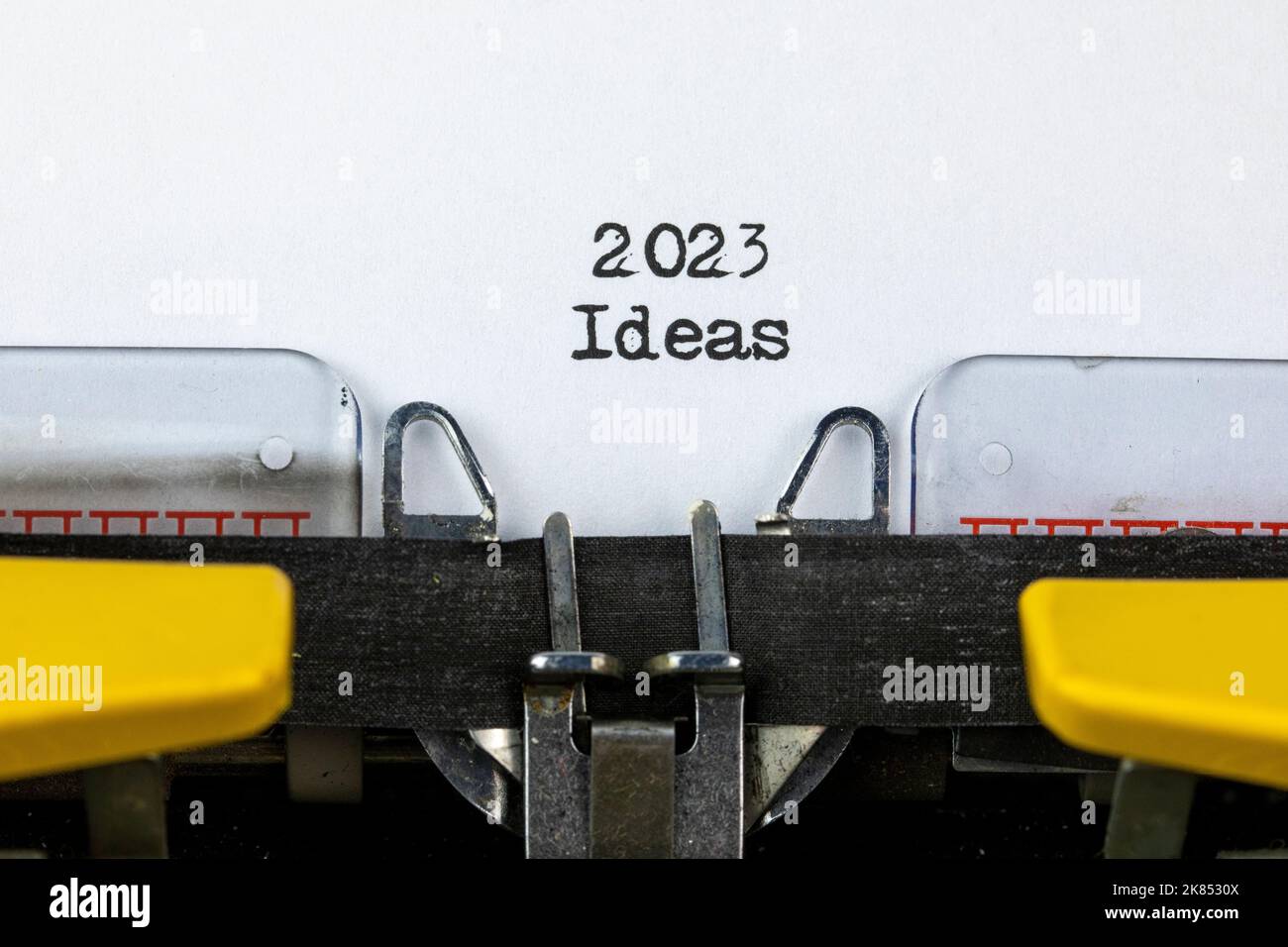 vecchia macchina da scrivere con testo 2023 idee Foto Stock
